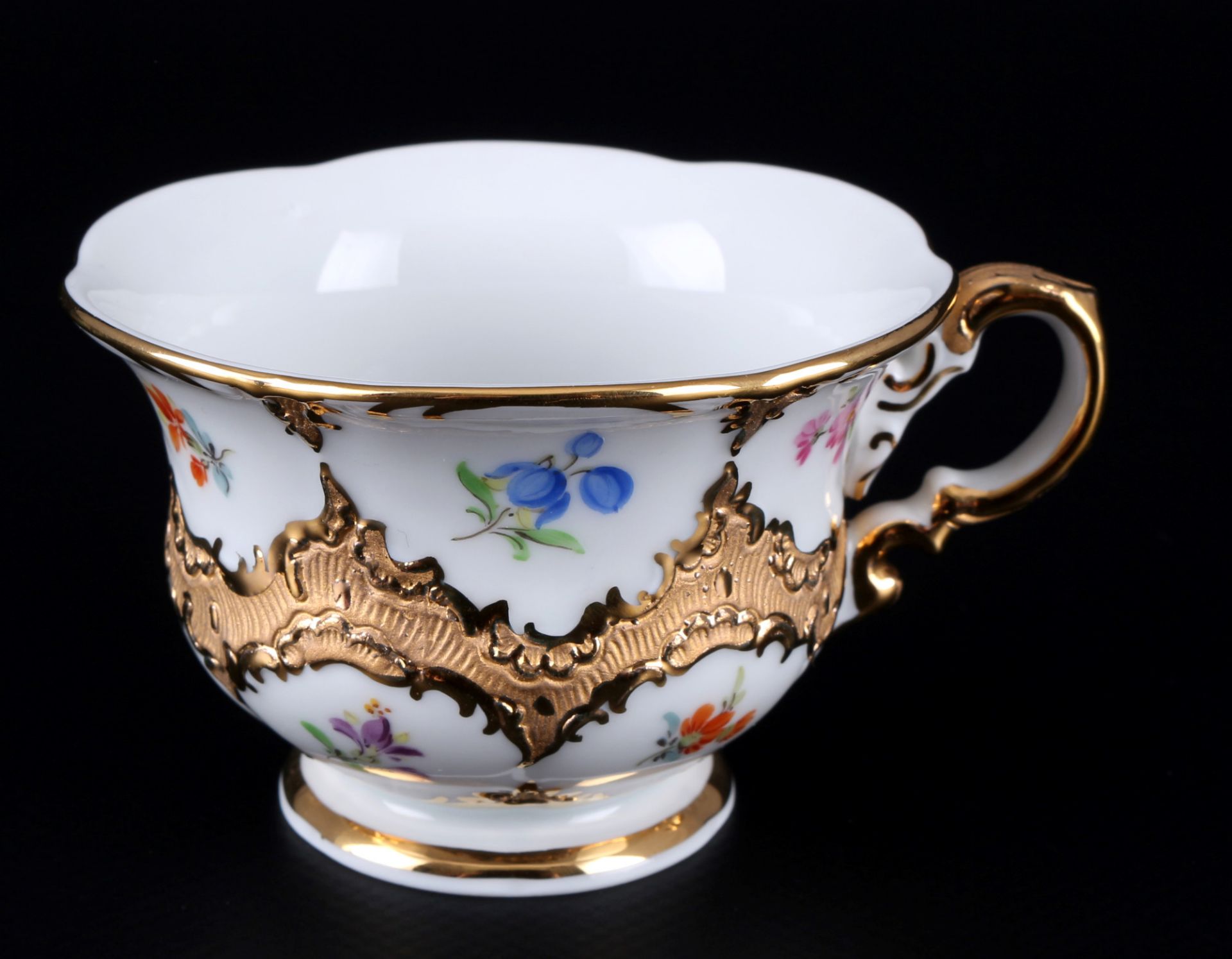 Meissen B-Form Strewn Flowers 2 mocha coffee cup with dessert plates 1st choice, Mokkagedecke 1.Wahl - Image 2 of 5