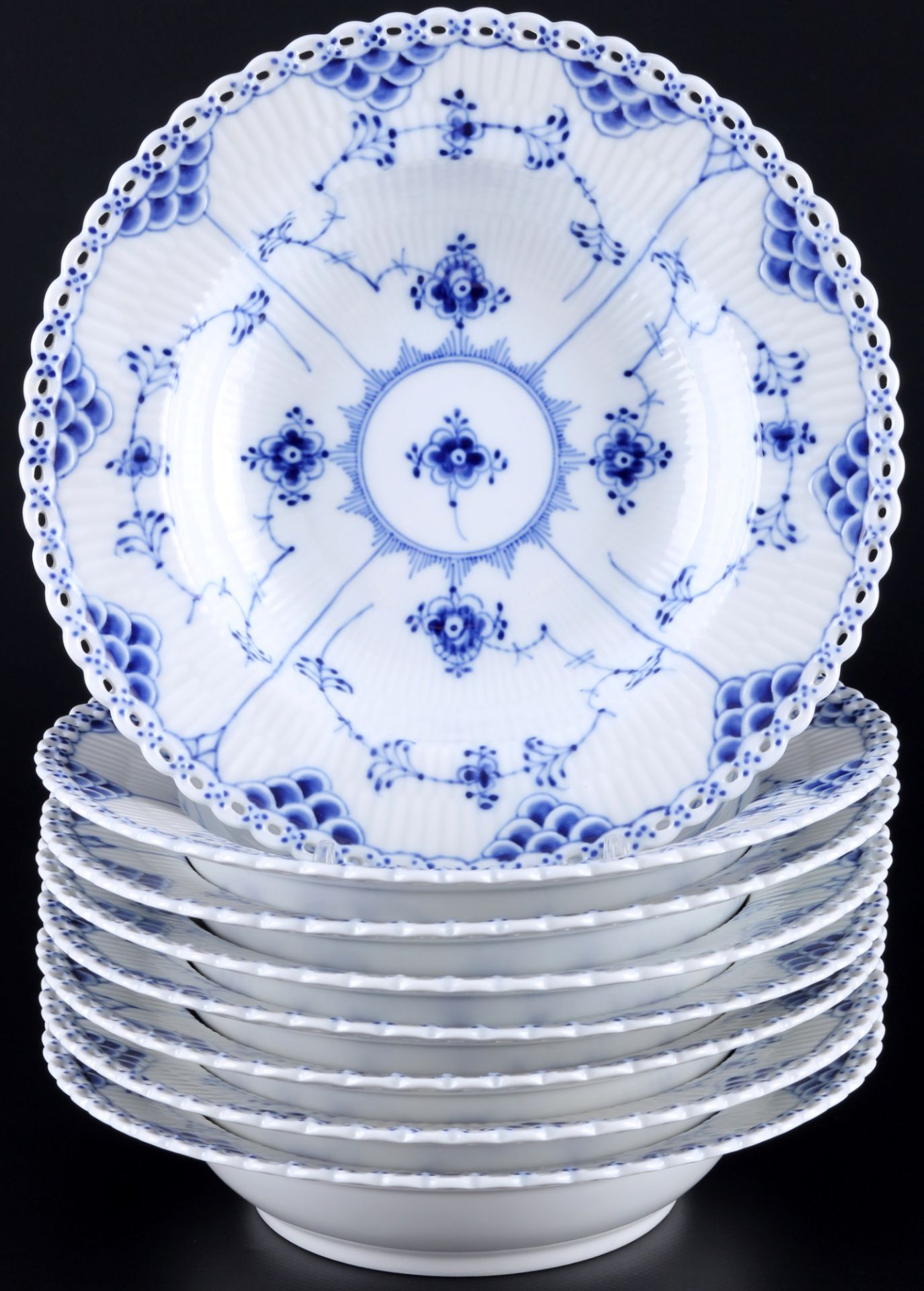 Royal Copenhagen Musselmalet Vollspitze 8 Suppenteller 1079, full lace soup plates 1st choice,