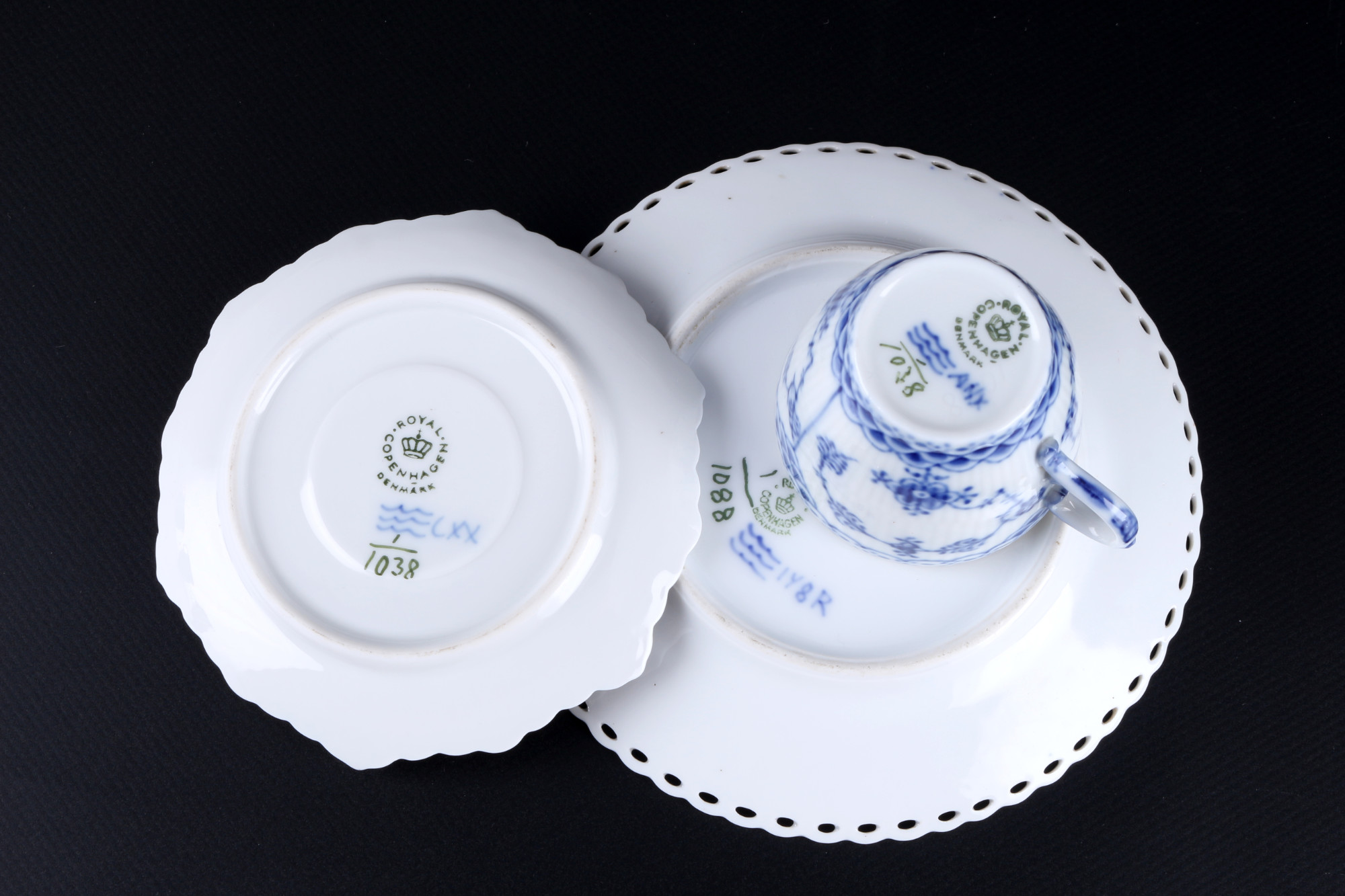 Royal Copenhagen Musselmalet Full Lace 6 mocha coffee cups with dessert plates 1038/1088 1st choice - Image 3 of 3