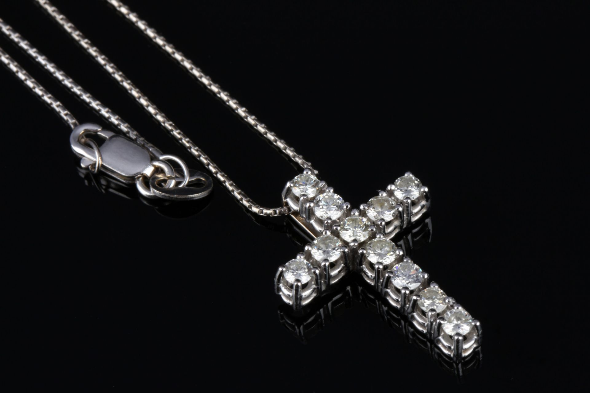 750 gold diamond cross on necklace 0.55ct, 18K Gold Brillanten Kreuz an Halskette,