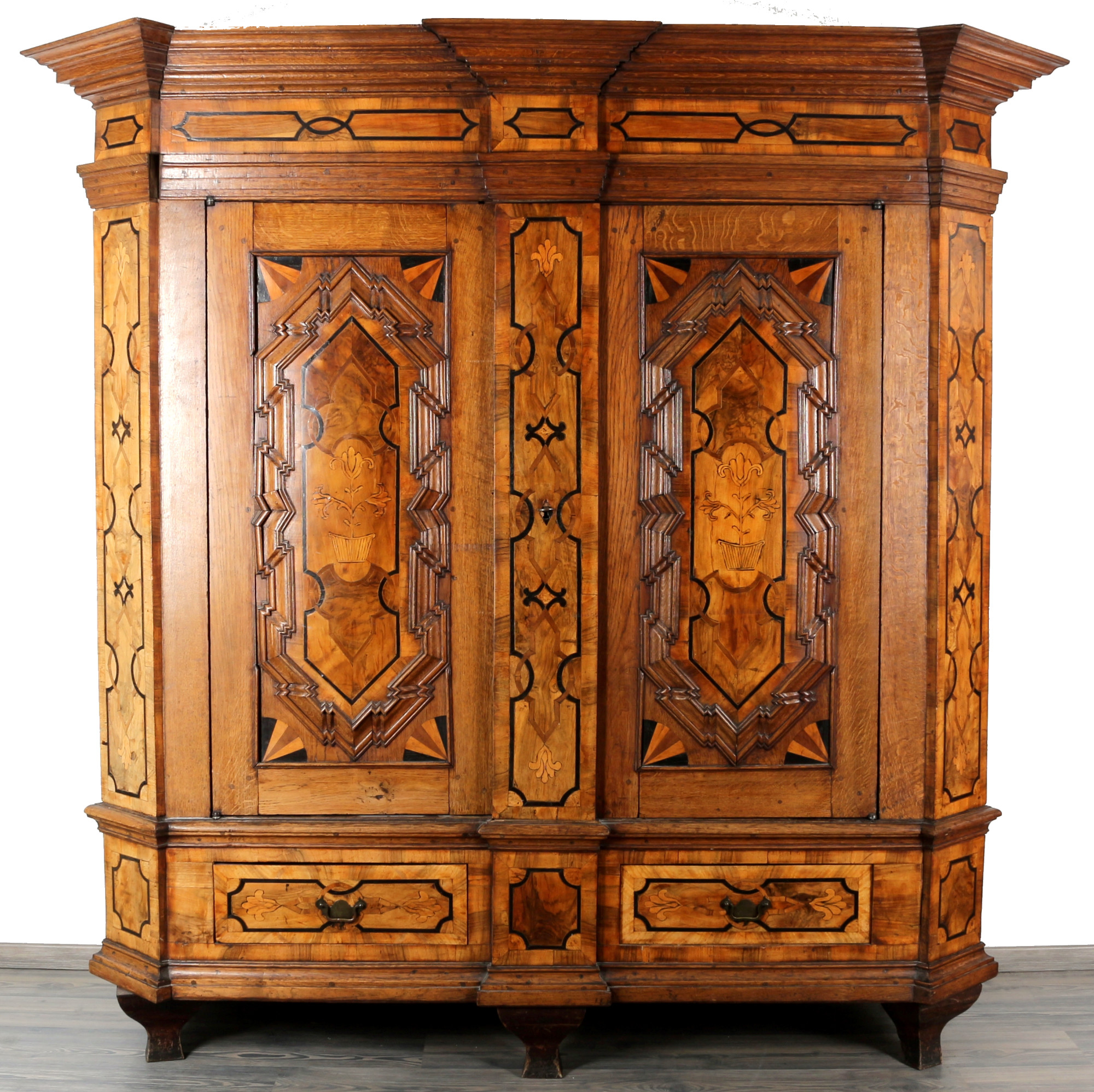 Baroque cabinet 18th century, Barockschrank 18. Jahrhundert,