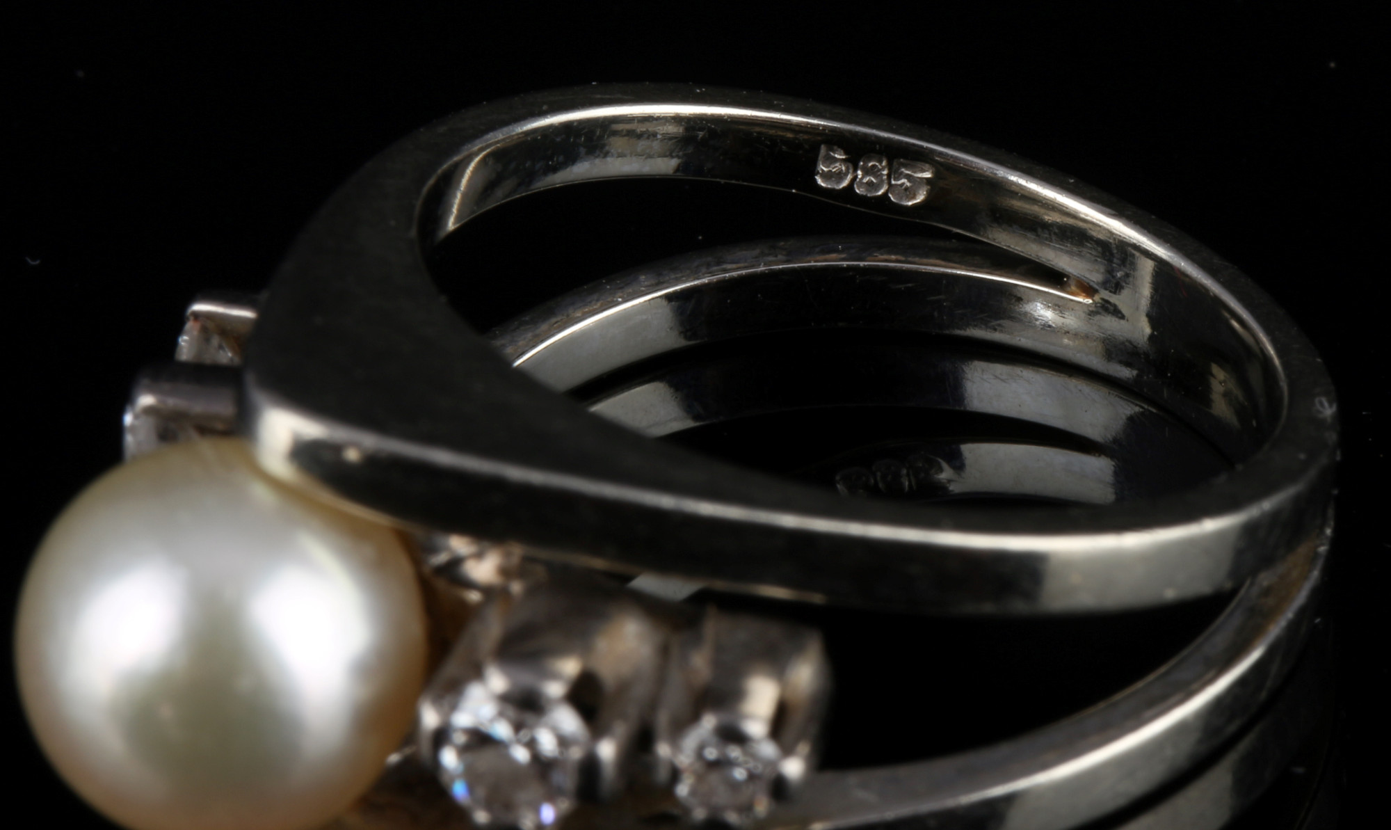 585 gold ring with pearl and 4 diamonds, 14K Gold Ring mit Perle und 4 Brillanten, - Image 4 of 4