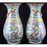 China Famille Rose großes Paar Vasen 19. Jahrhundert, Qing Dynasty, 18th pair of large vases,