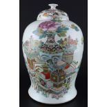 China Famille Rose große Deckelvase Qing-Dynastie 19. Jahrhundert, large lidded vase