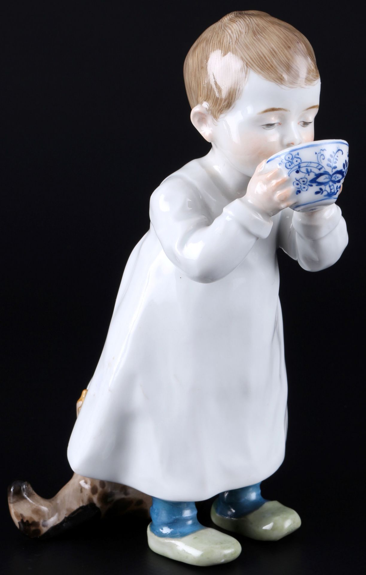 Meissen Hentschel child with cup, Hentschelkind mit Tasse,