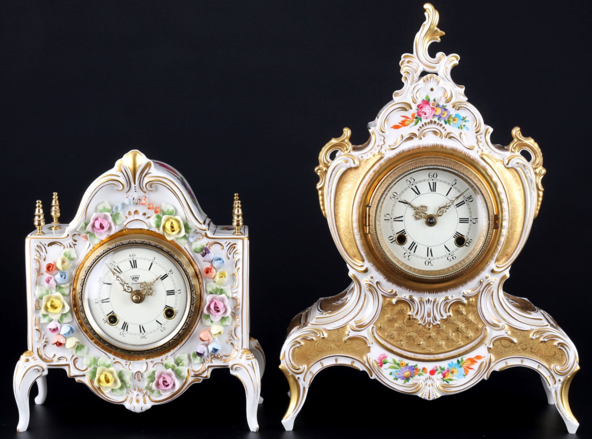 Dresden 2 porcelain table clocks, 2 Porzellan Tischuhren,