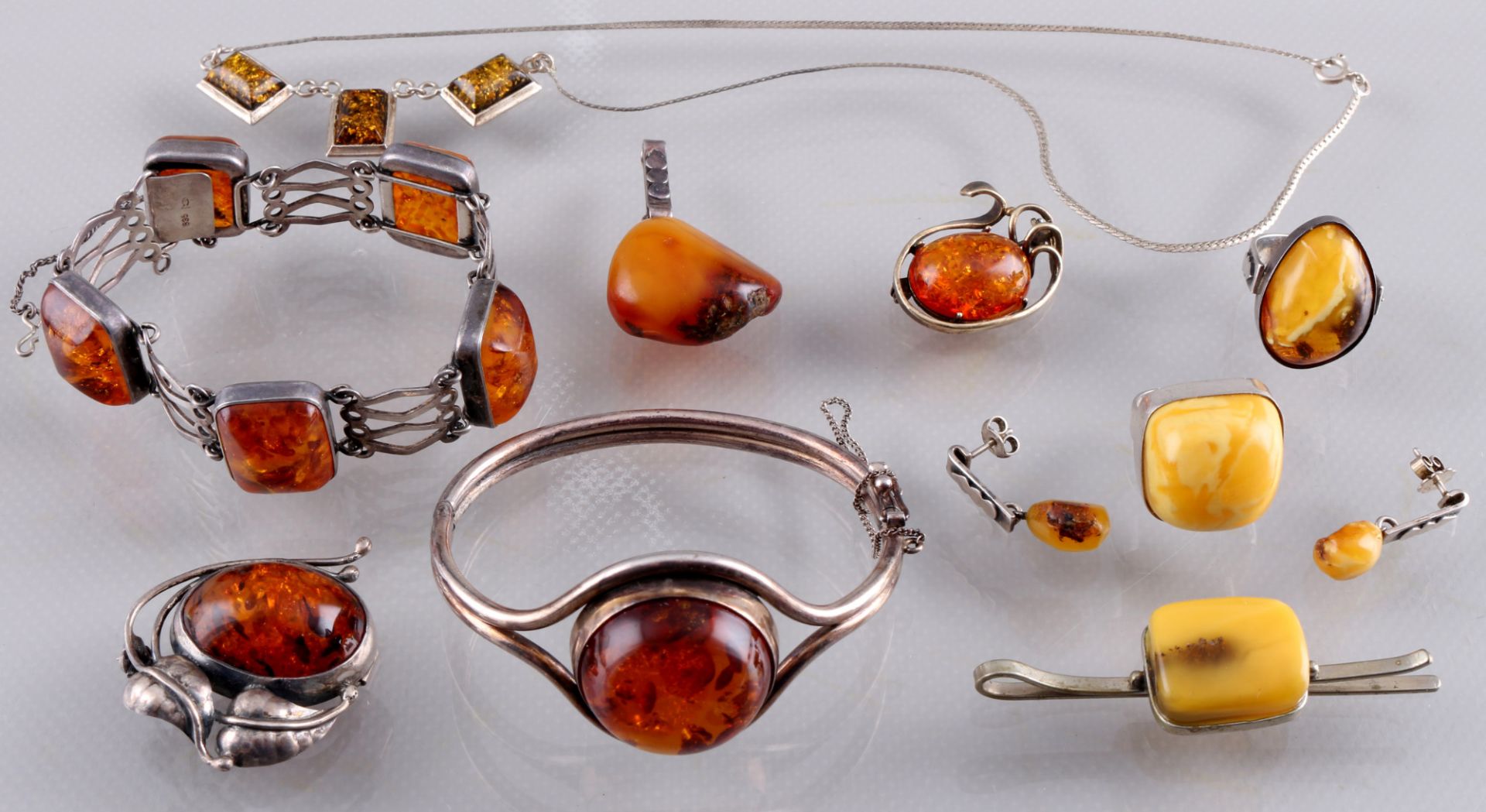 Amber jewelry 10-piece collection, Bernsteinschmuck 10-teilige Sammlung,