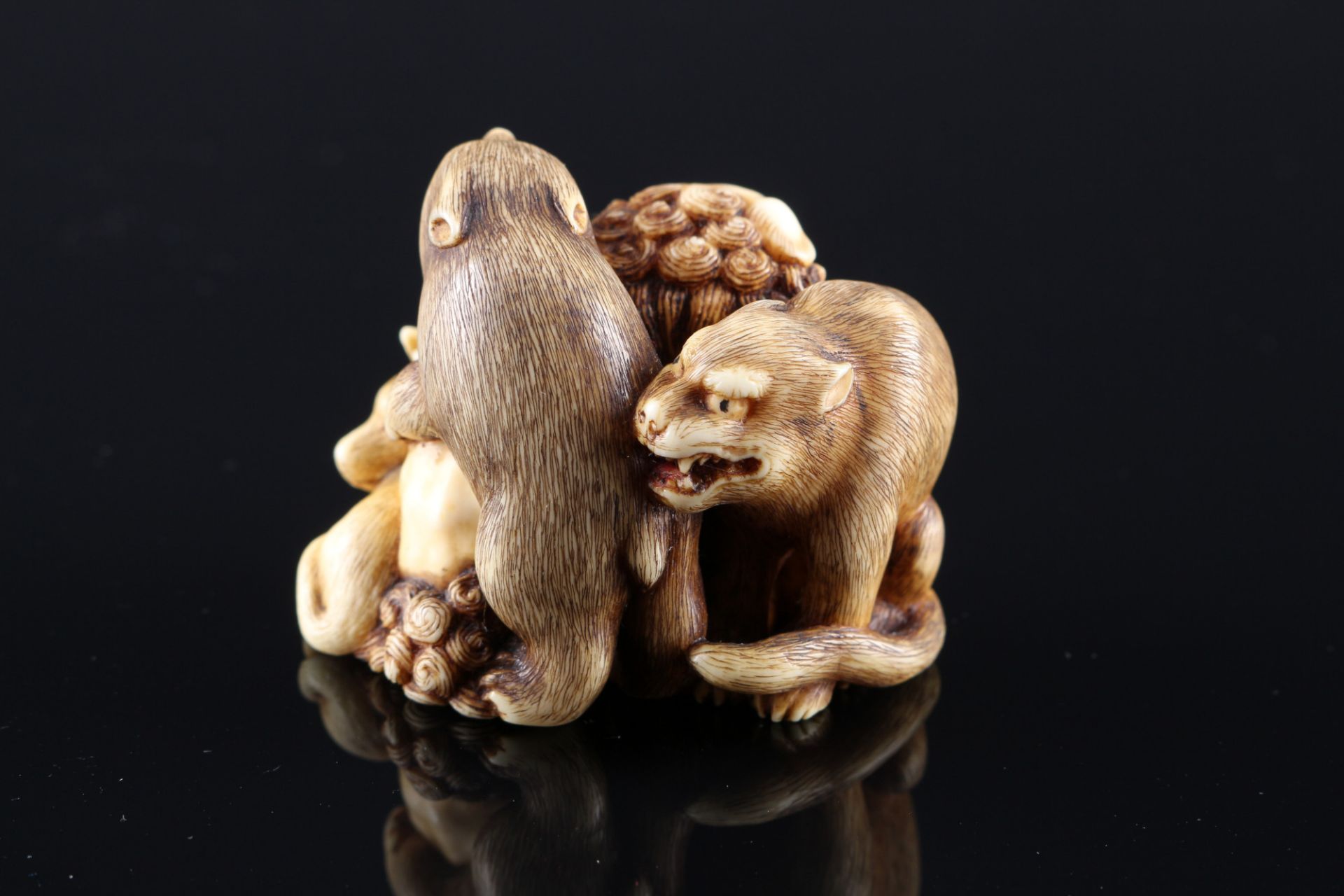 Japan 18th century, ivory Katabori-Netsuke Shishi with animals, signed,Edo period, - Image 3 of 7