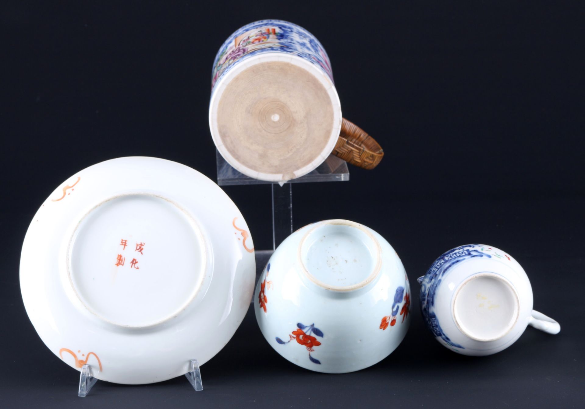 China Lot mit Teller, Schale, Humpen und Kanne Qing Dynastie, - Bild 8 aus 9
