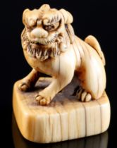 Japan 18th century, ivory netsuke shishi on base, Edo period,