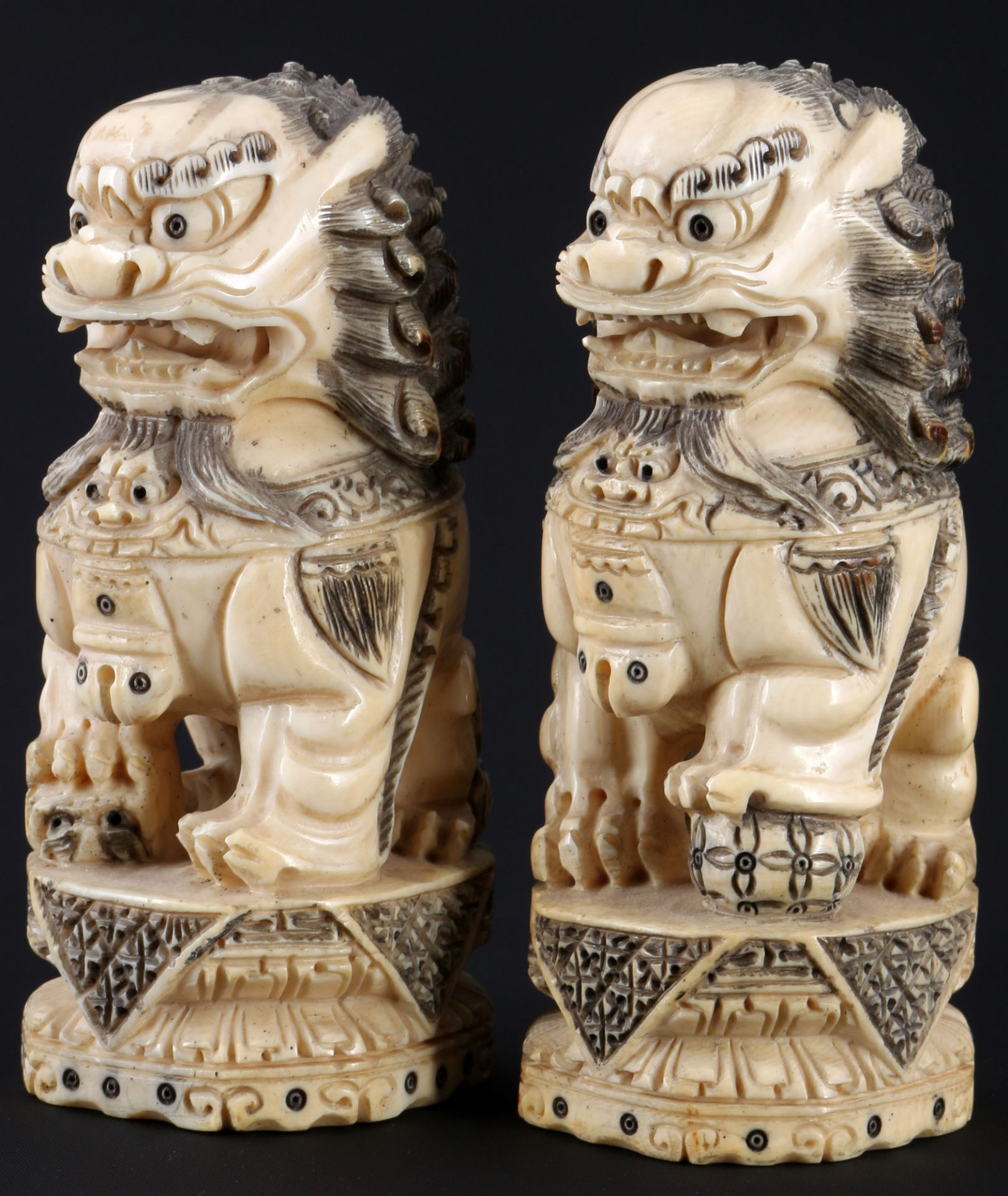 China ivory large pair of shishi guardian lions, Qing dynasty around 1900, - Image 2 of 9