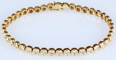 750 gold tennis bracelet with approx. 2.2ct brilliant-cut diamonds,