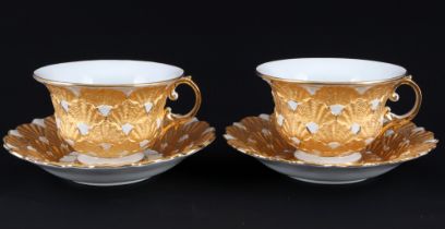 Meissen 2 coffee cups with golden shell relief - Pfeiffer/knob mark,
