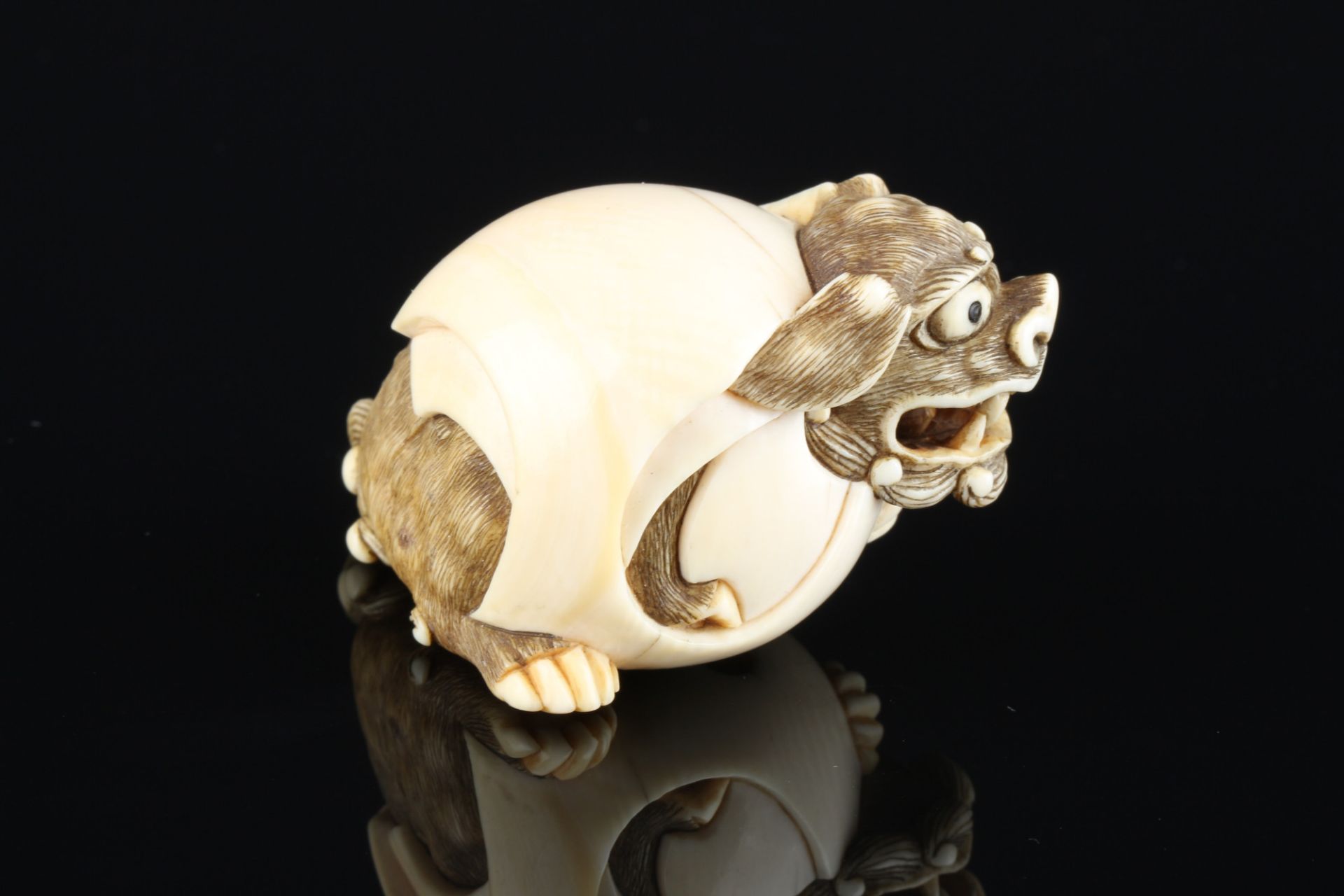 Japan 18th/19th Century, ivory Katabori-Netsuke Shishi in the ball, Meiji period, - Image 4 of 7