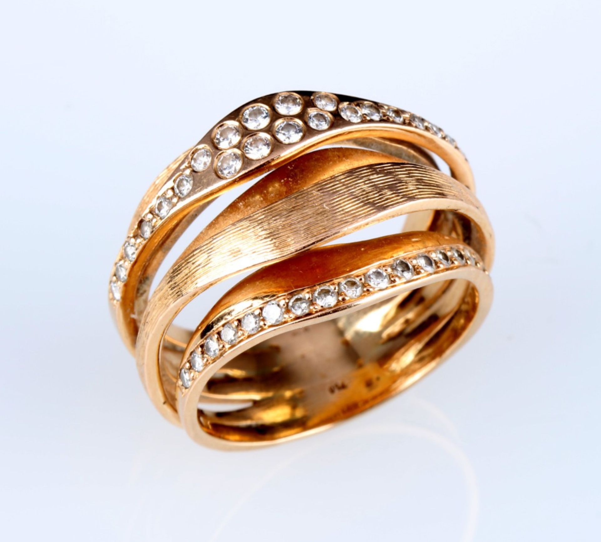 750 Gold Croisé Ring with Brilliant-Cut Diamonds,