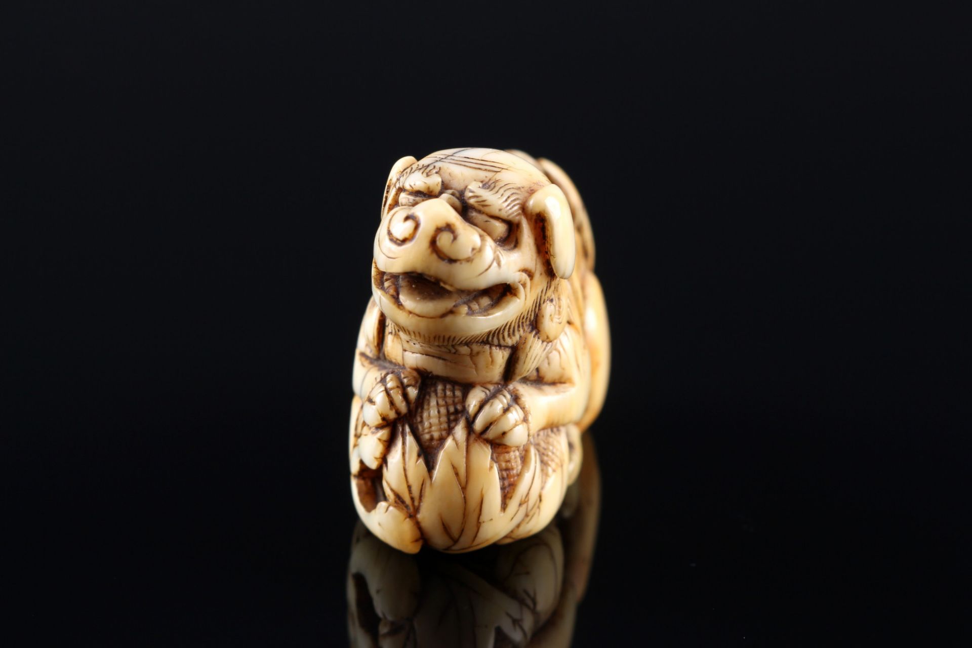 Japan 18th century, ivory Katabori-Netsuke Shishi with flower, Edo period, - Image 2 of 7