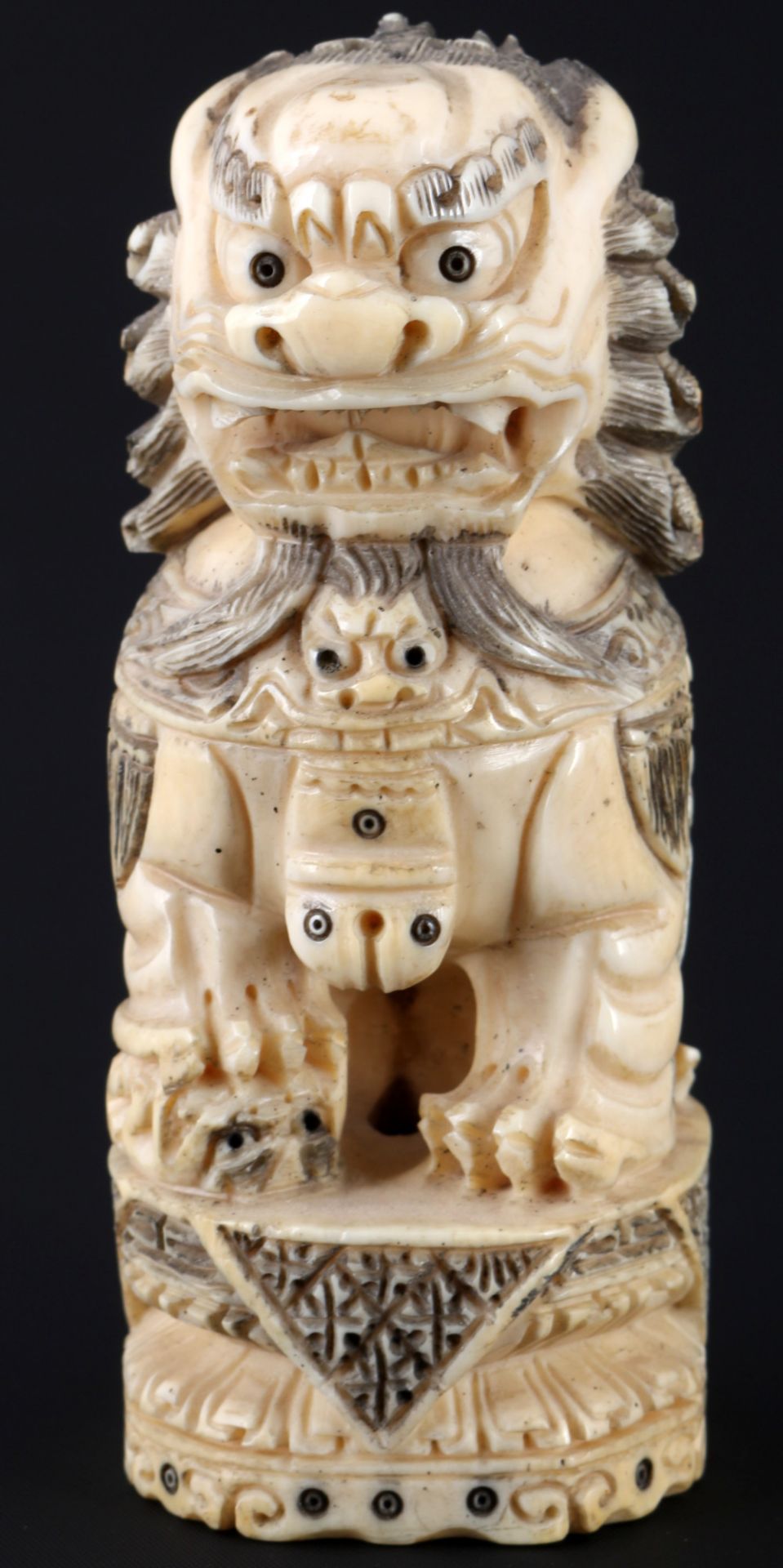China ivory large pair of shishi guardian lions, Qing dynasty around 1900, - Image 6 of 9