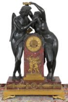 Riesige Bronze Empire Figuren-Kaminuhr Amor und Psyche Frankreich 19. Jahrhundert,