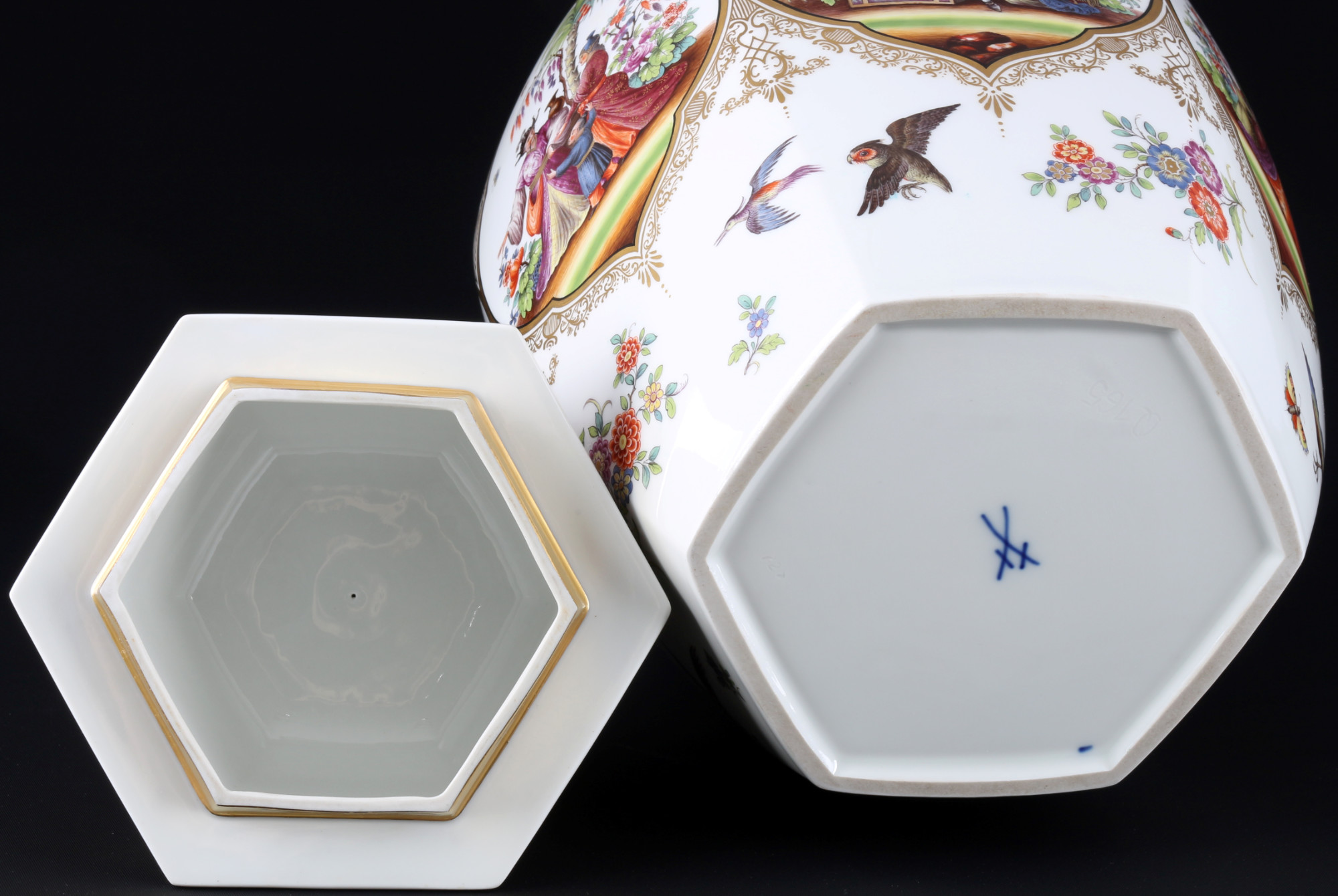 Meissen Chinoiserie after Höroldt large hexagonal lidded vase 1st choice, - Image 5 of 5