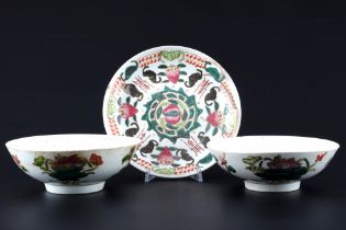 China 2 Schalen und Teller Qing Dynastie 19. Jahrhundert,