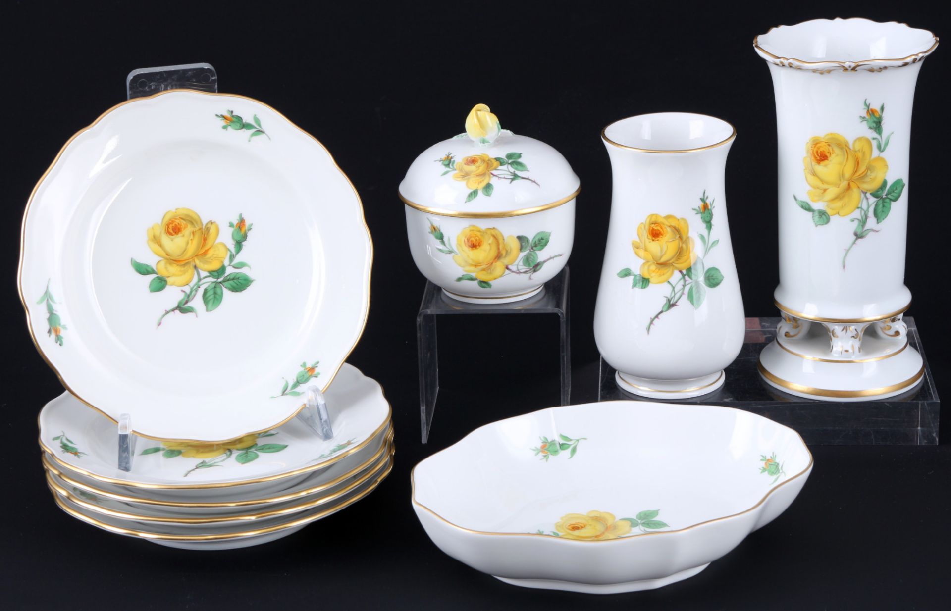 Meissen Gelbe Rose 9-teiliges Porzellan - Teller, Vasen, Schale und Deckeldose,