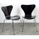 Arne Jacobsen 2 black chairs Fritz Hansen,