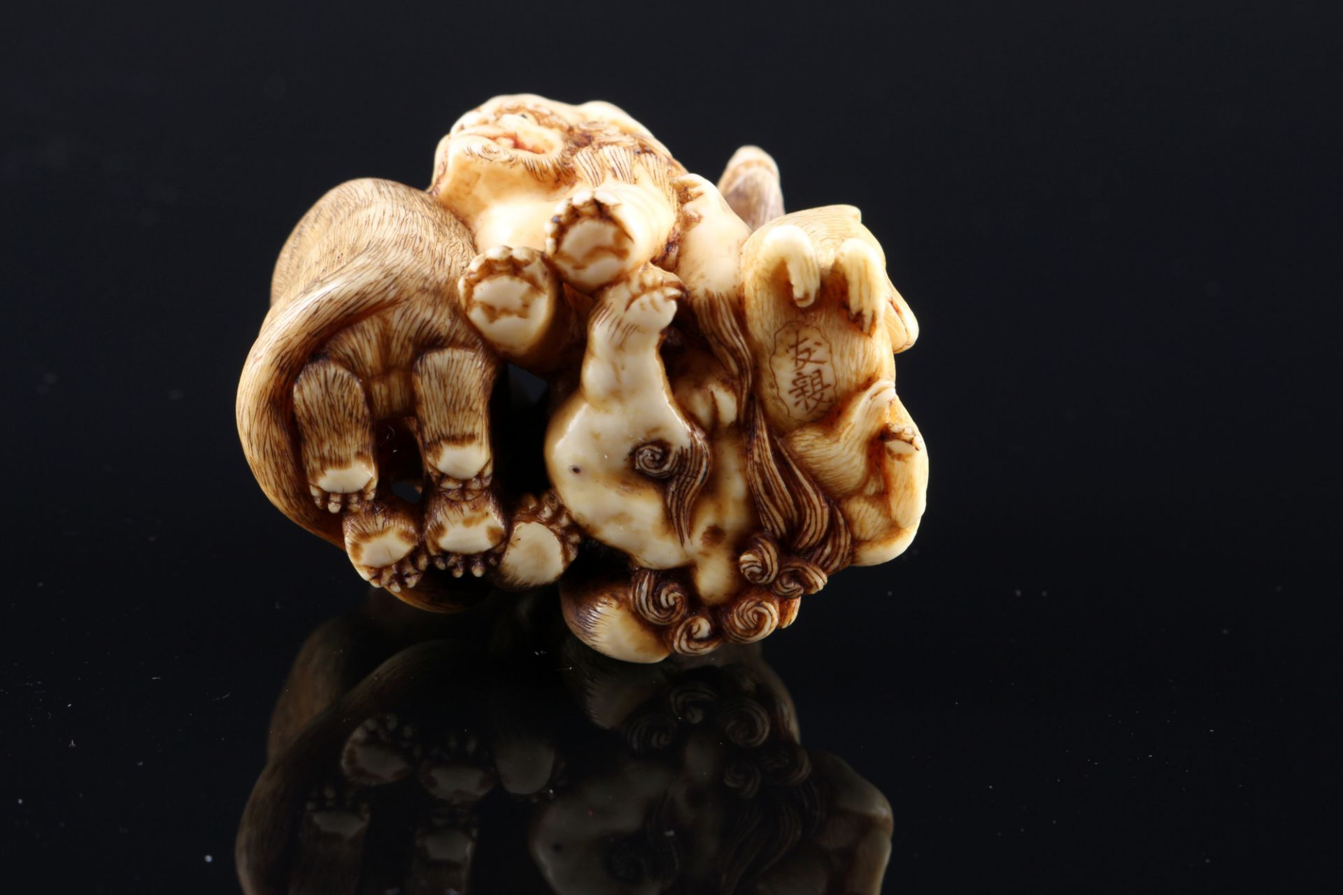 Japan 18th century, ivory Katabori-Netsuke Shishi with animals, signed,Edo period, - Image 5 of 7