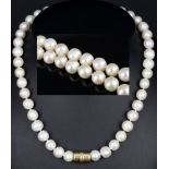 Pearl necklace with 18K 750 gold lock,