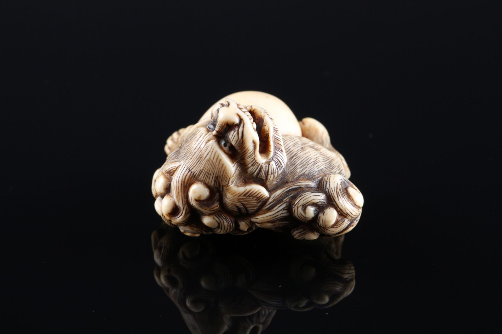 Japan 18th/19th Century, ivory Katabori-Netsuke Shishi with ball, Edo period, - Image 3 of 17