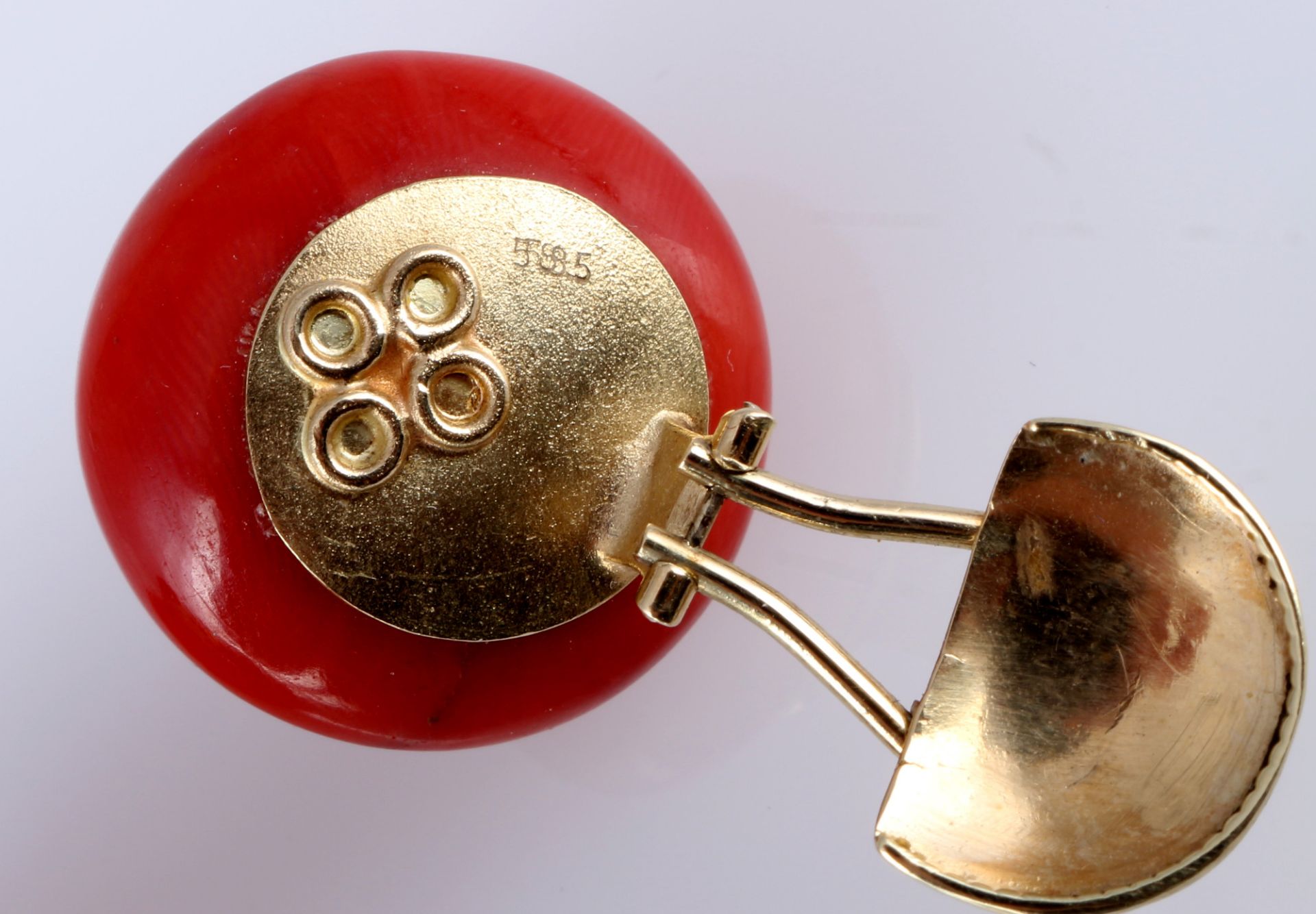 585 gold coral ear clips, - Image 3 of 3