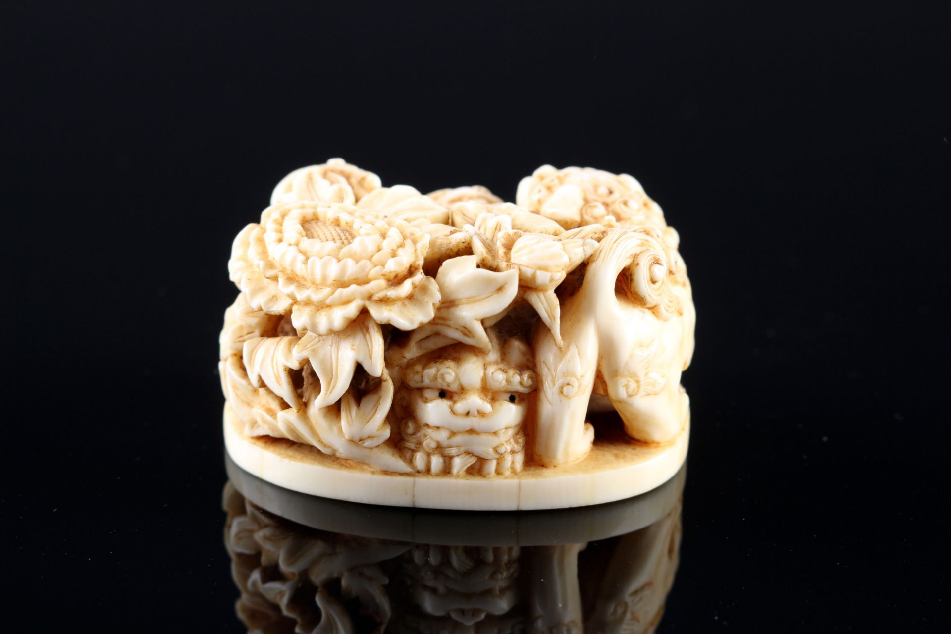 Japan 18th century, ivory Katabori-Netsuke Shishi Trio, Edo period, - Image 3 of 7