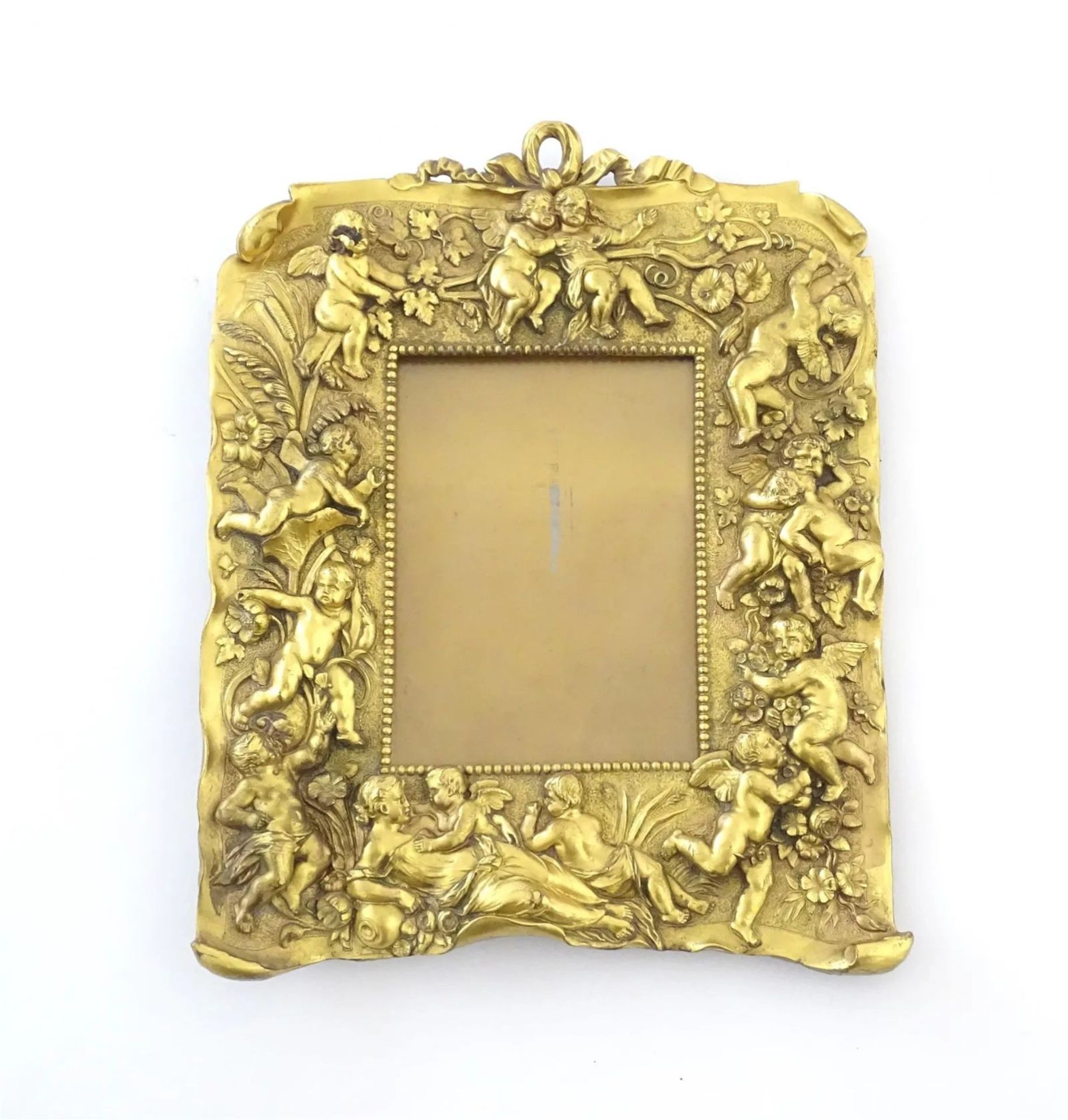 Non-trivial photo frame of gilded bronze in the Neo-Baroque style. - Bild 2 aus 4