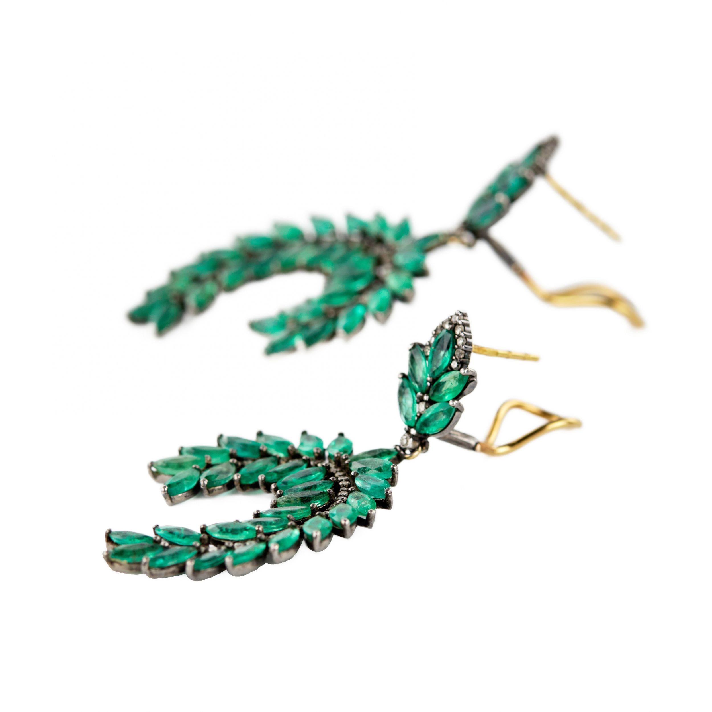 Silver earrings with emeralds and diamonds. - Image 10 of 14