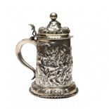 Silver beer mug with battle scenes. First half of the 19th century.