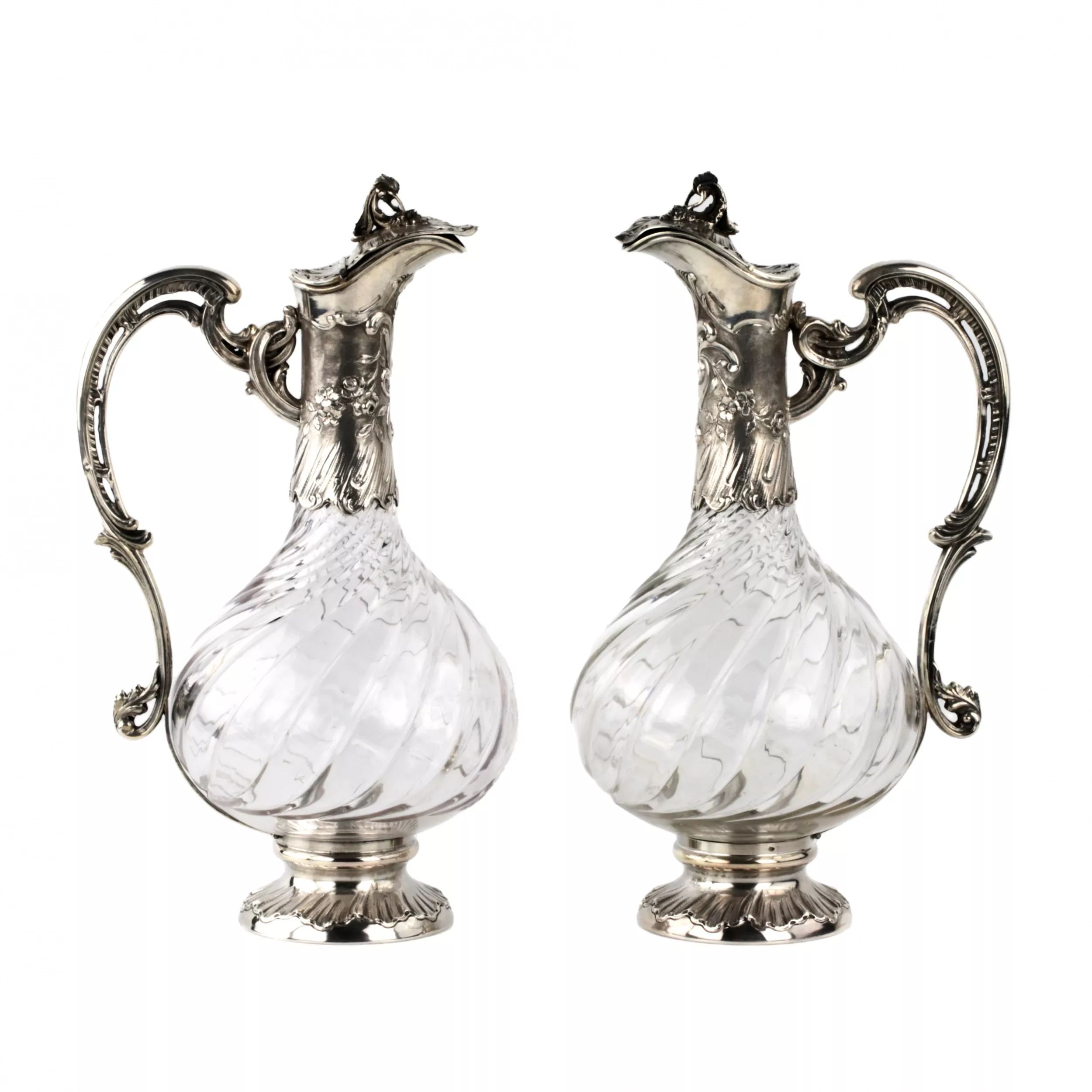 A pair of silver wine jugs from the late 19th century.