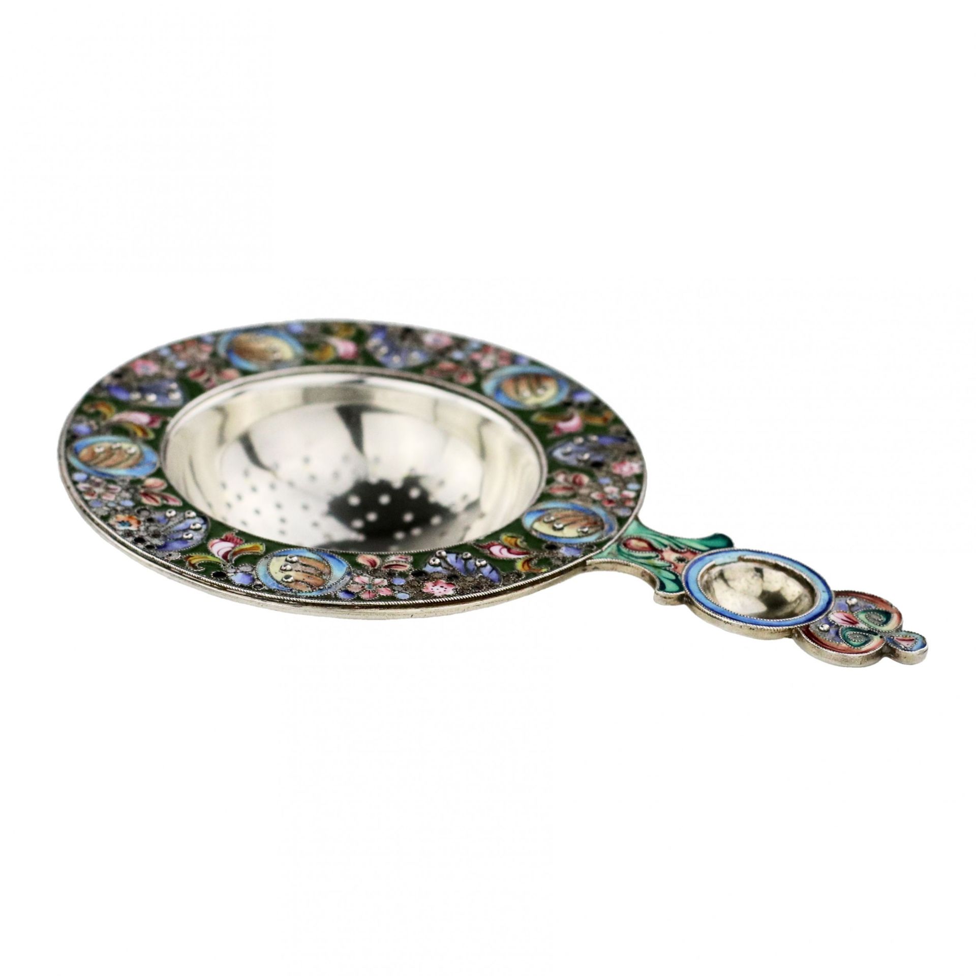 Russian silver tea strainer, with enamel decor, in the spirit of Russian Art Nouveau. - Image 4 of 7