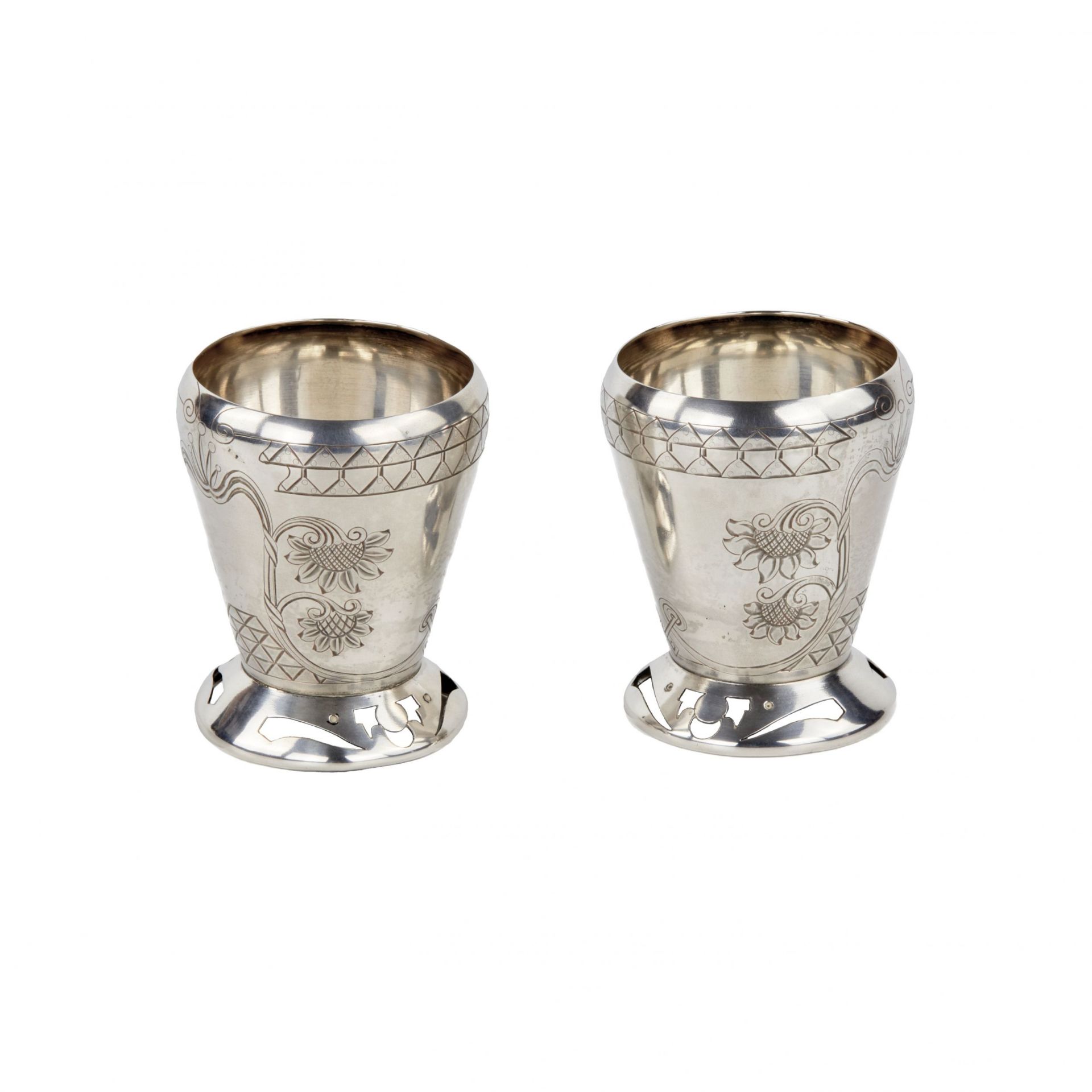 Pair of Russian Art Nouveau silver vases. - Bild 2 aus 5
