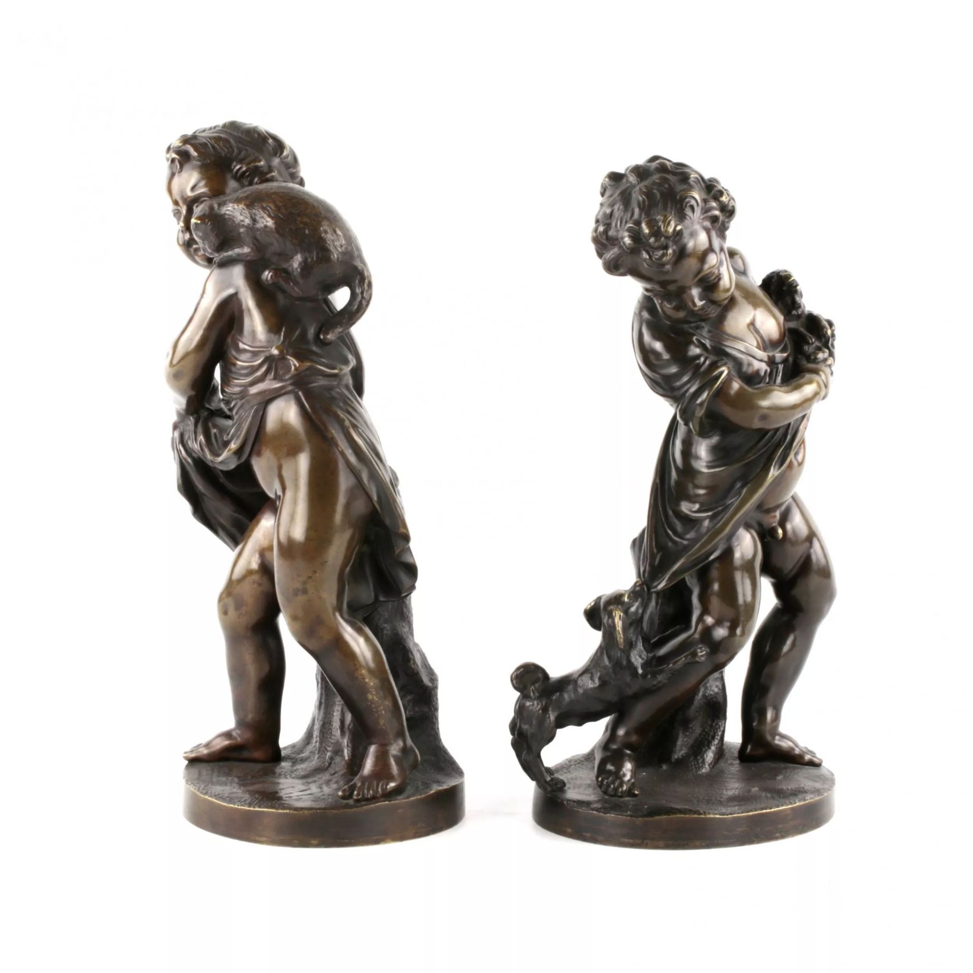 Pair of bronze figures of Putti. - Bild 6 aus 7