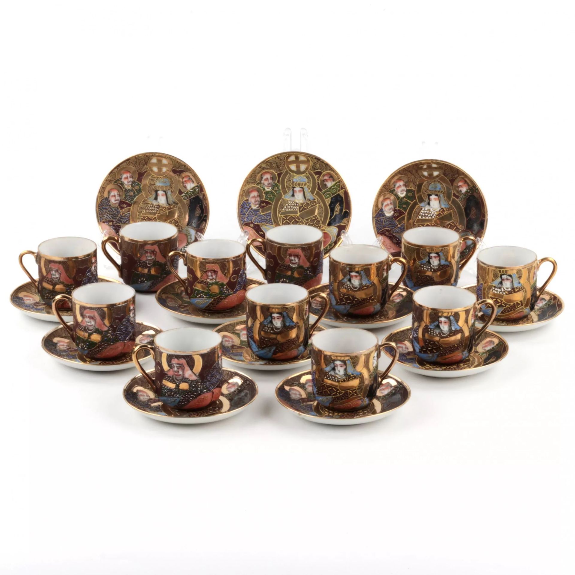 A complete Satsumi porcelain tea set, in its own wardrobe trunk. - Bild 7 aus 13