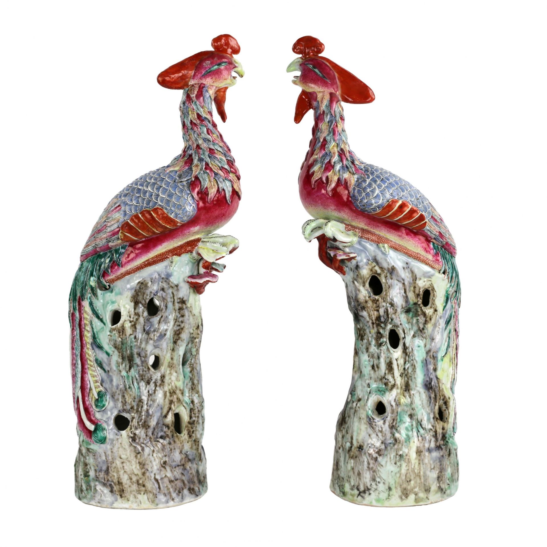 Large pair of Chinese porcelain phoenix birds from the late Qing period (1644-1912).