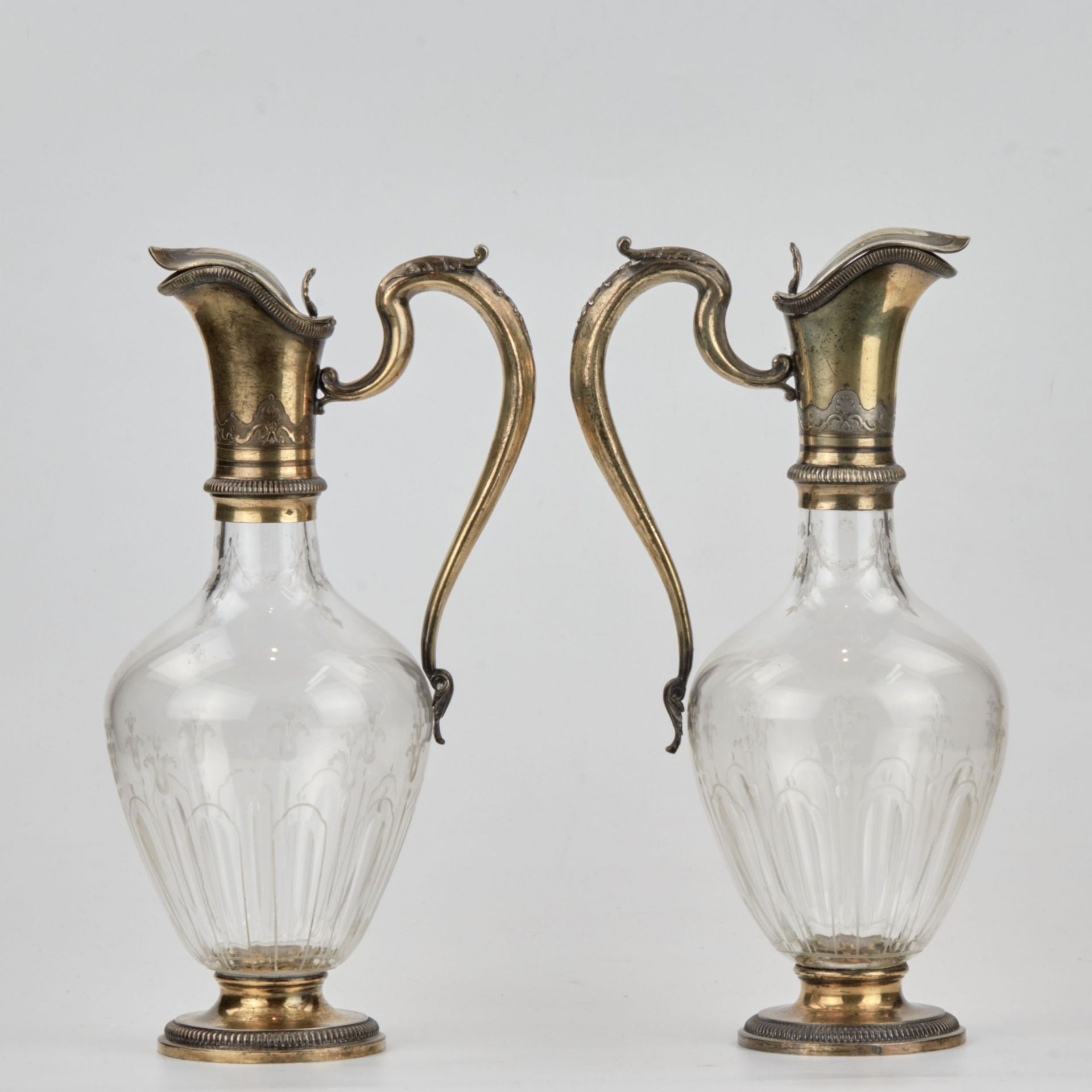Pair of elegant glass jugs with gilded silver. ODIOT. End of the 19th century. - Bild 2 aus 12
