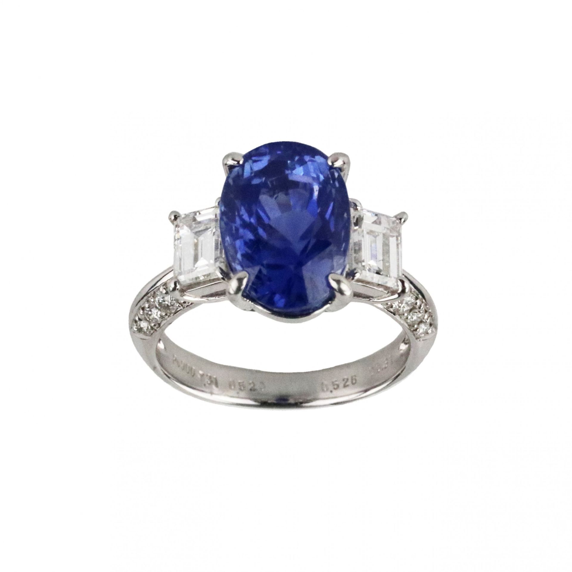 Unique, women`s ring in platinum with natural sapphire 7.31k and diamonds.