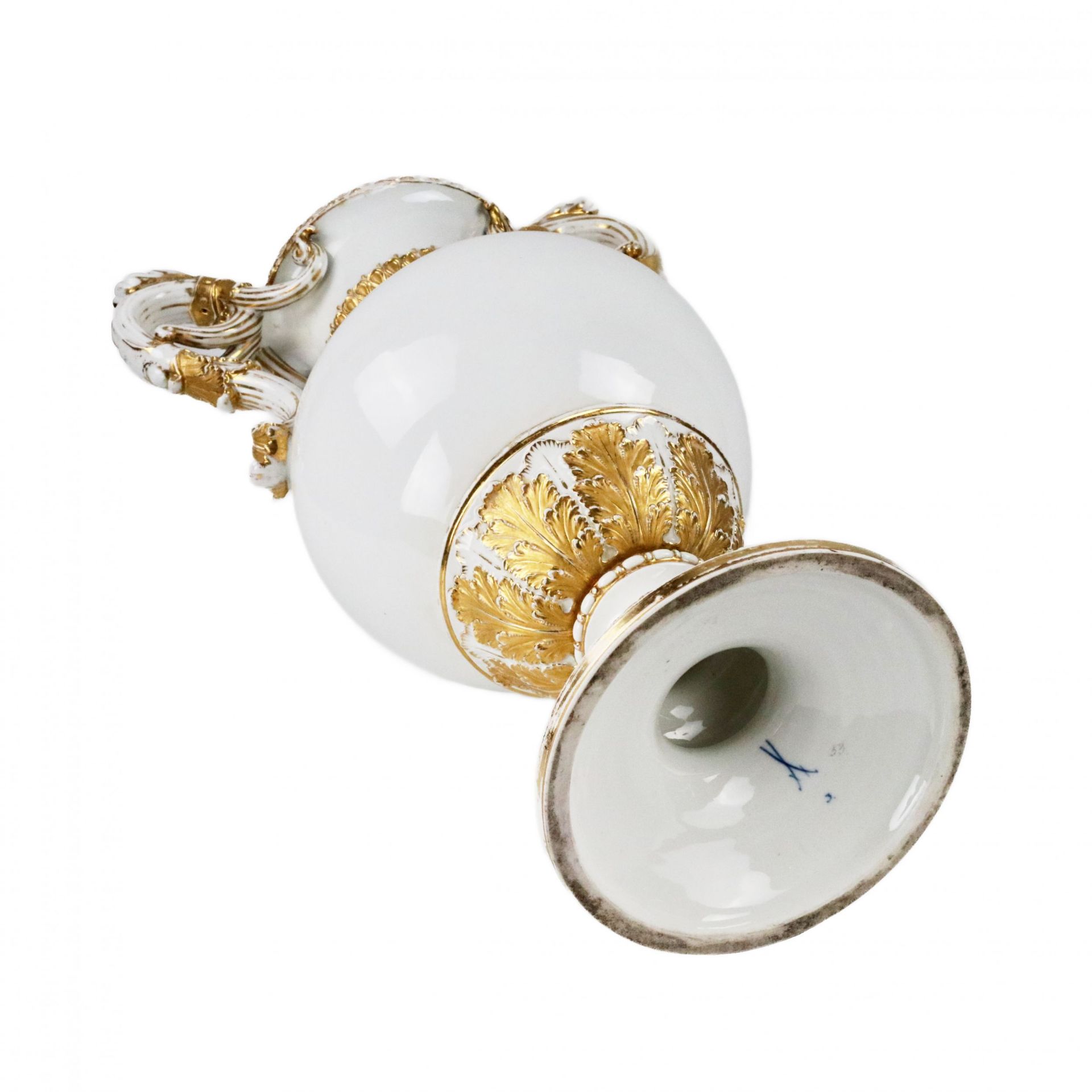 Pair of large Meissen porcelain vases with decoration in gold on white, Napoleon III style. - Image 6 of 8