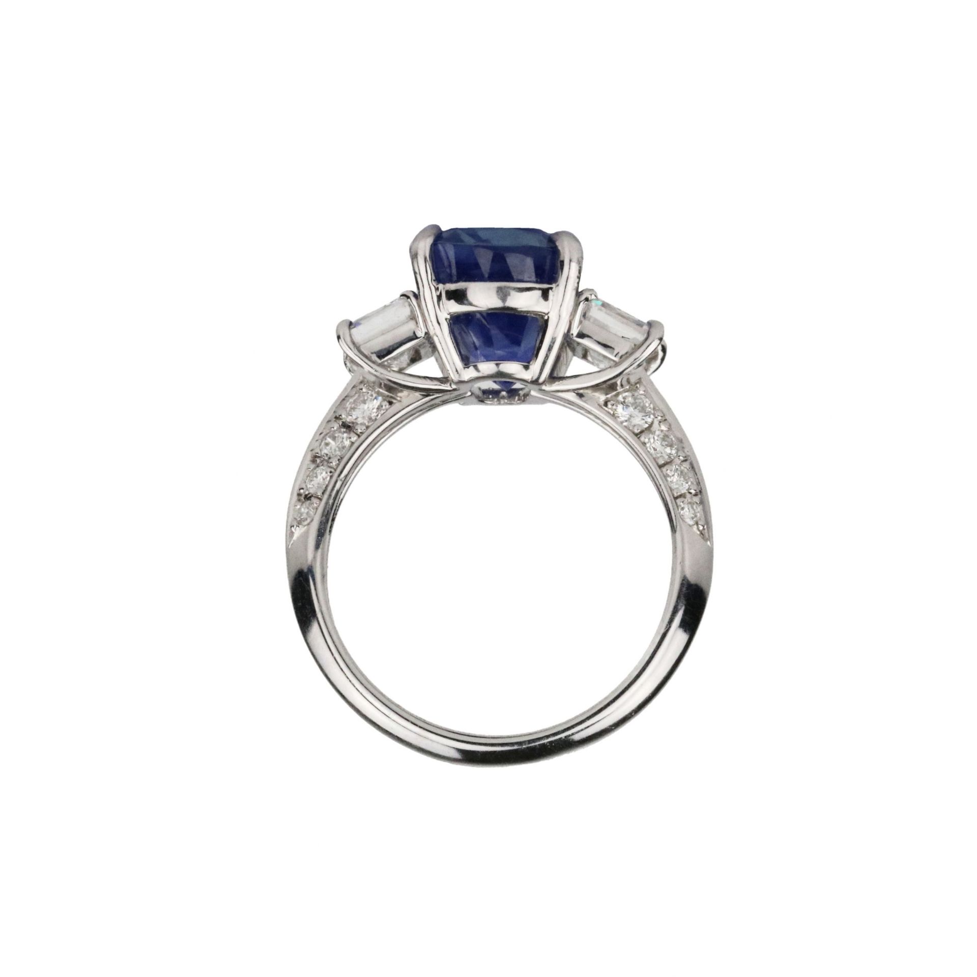 Unique, women`s ring in platinum with natural sapphire 7.31k and diamonds. - Bild 5 aus 9