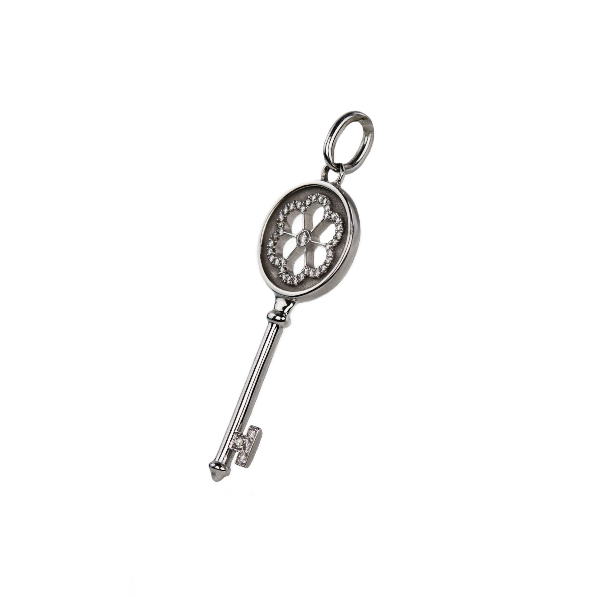 18K White Gold Diamond Blossom Key Pendant - Image 3 of 5