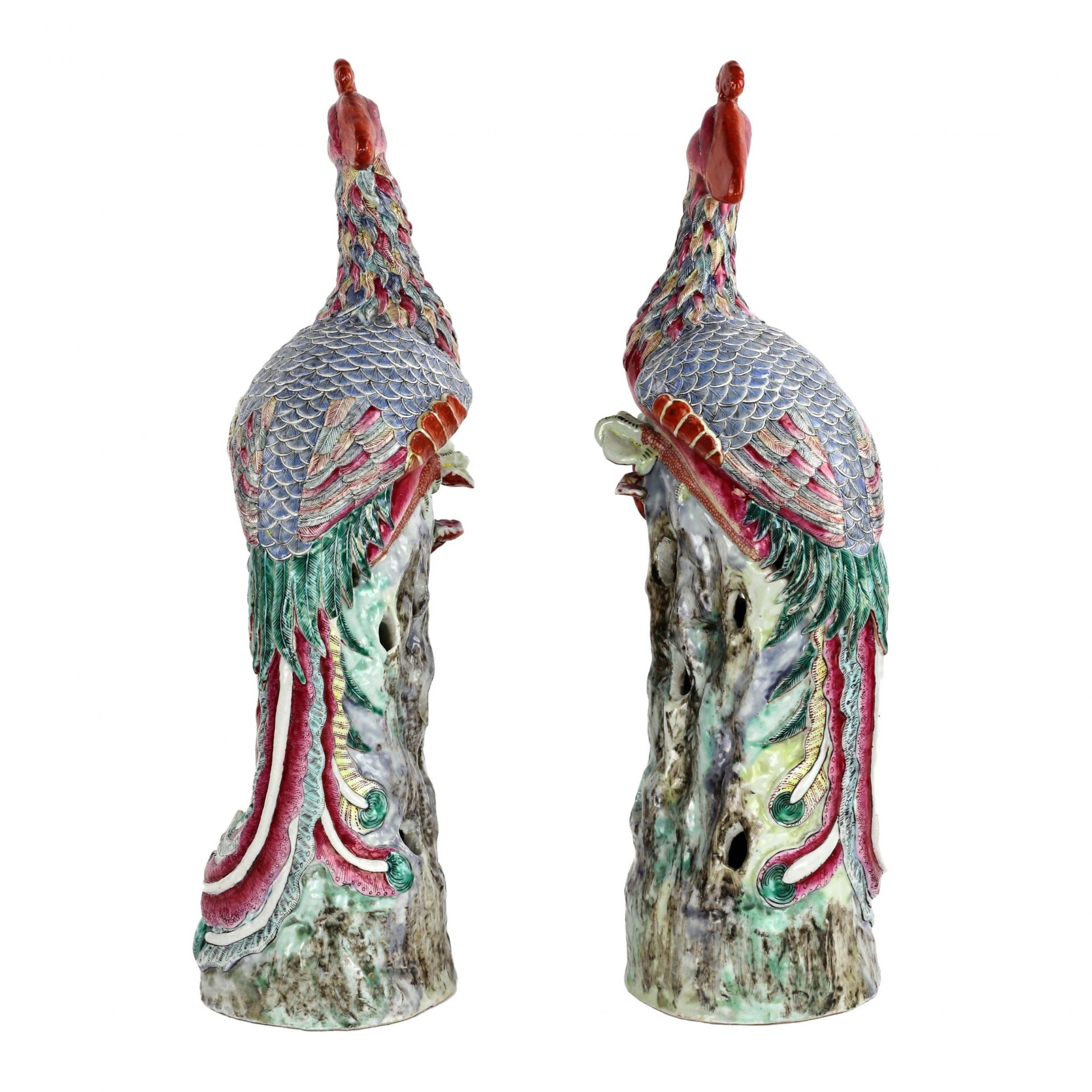 Large pair of Chinese porcelain phoenix birds from the late Qing period (1644-1912). - Image 5 of 6