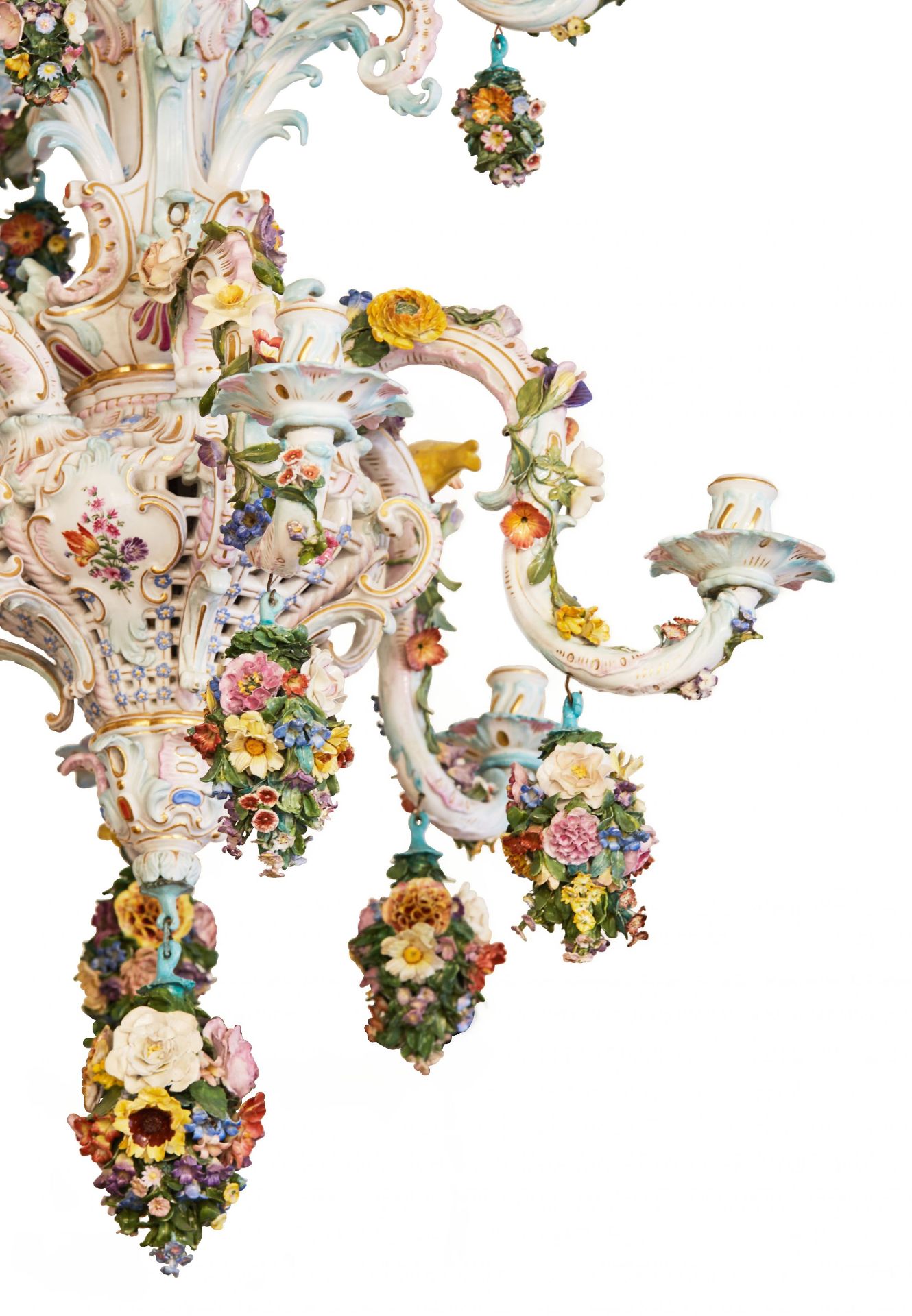 Delightful porcelain chandelier Meissen 1790, from the residence of King Alfonso XIII in Biarritz. - Image 3 of 8