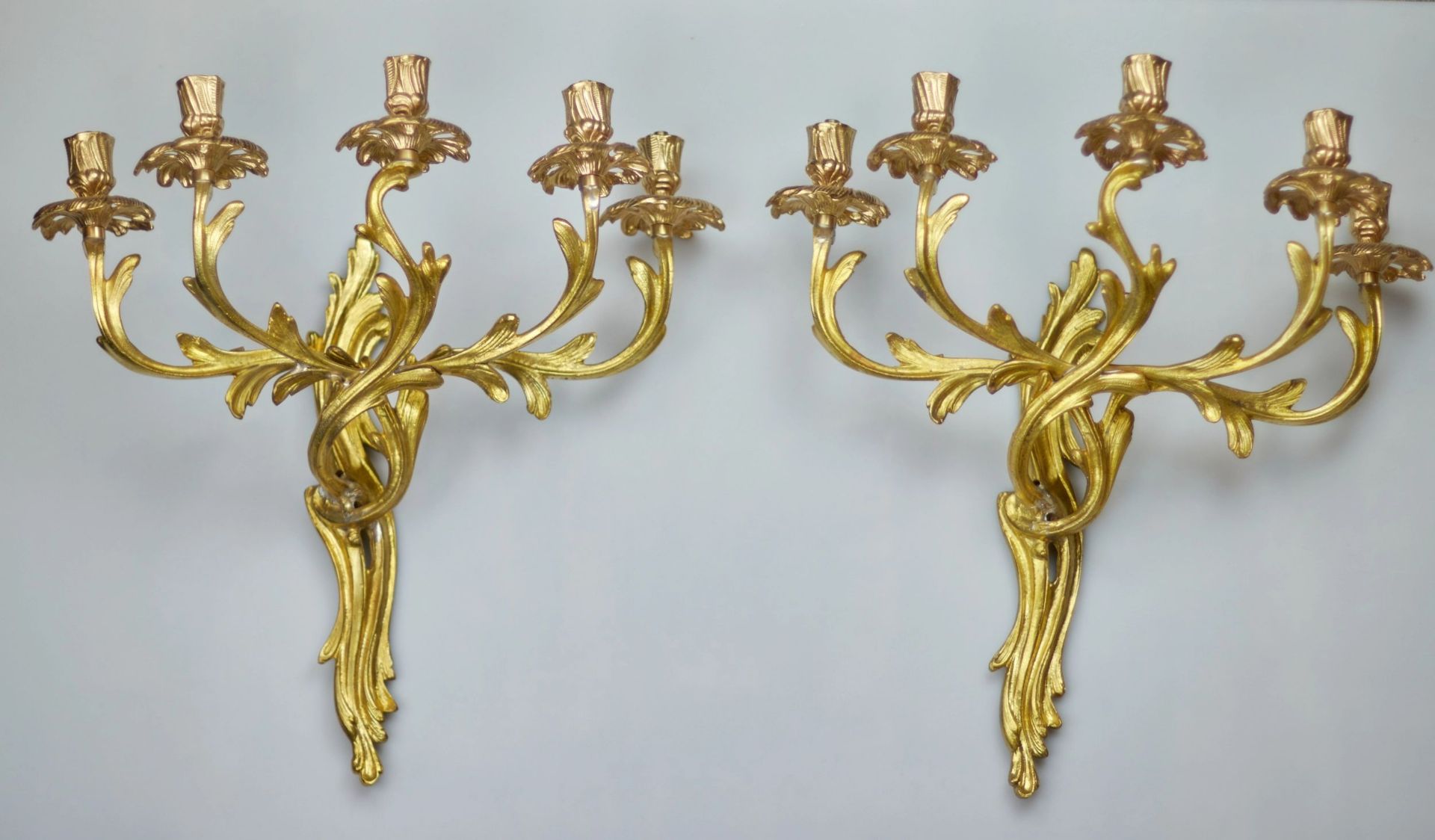 Pair of bronze sconces. The turn of the 19th and 20th centuries. - Bild 2 aus 7