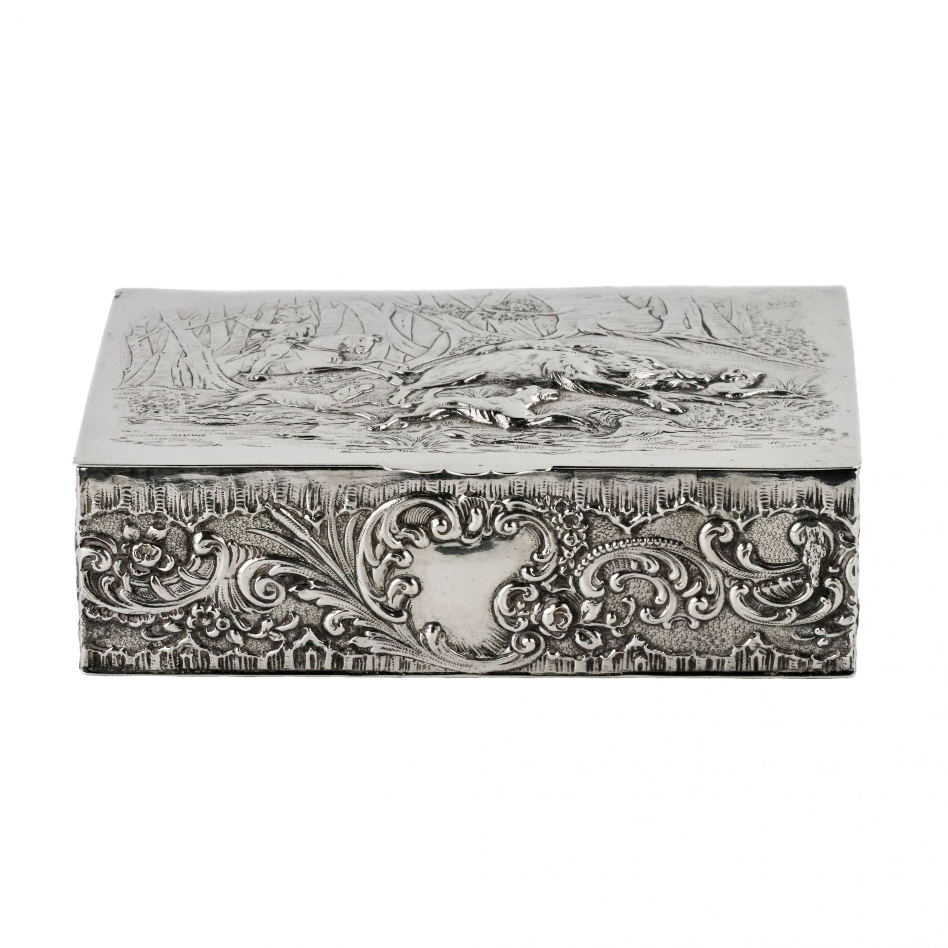 Silver cigar box with a boar-baiting scene. The turn of the 19th-20th centuries. - Image 3 of 7