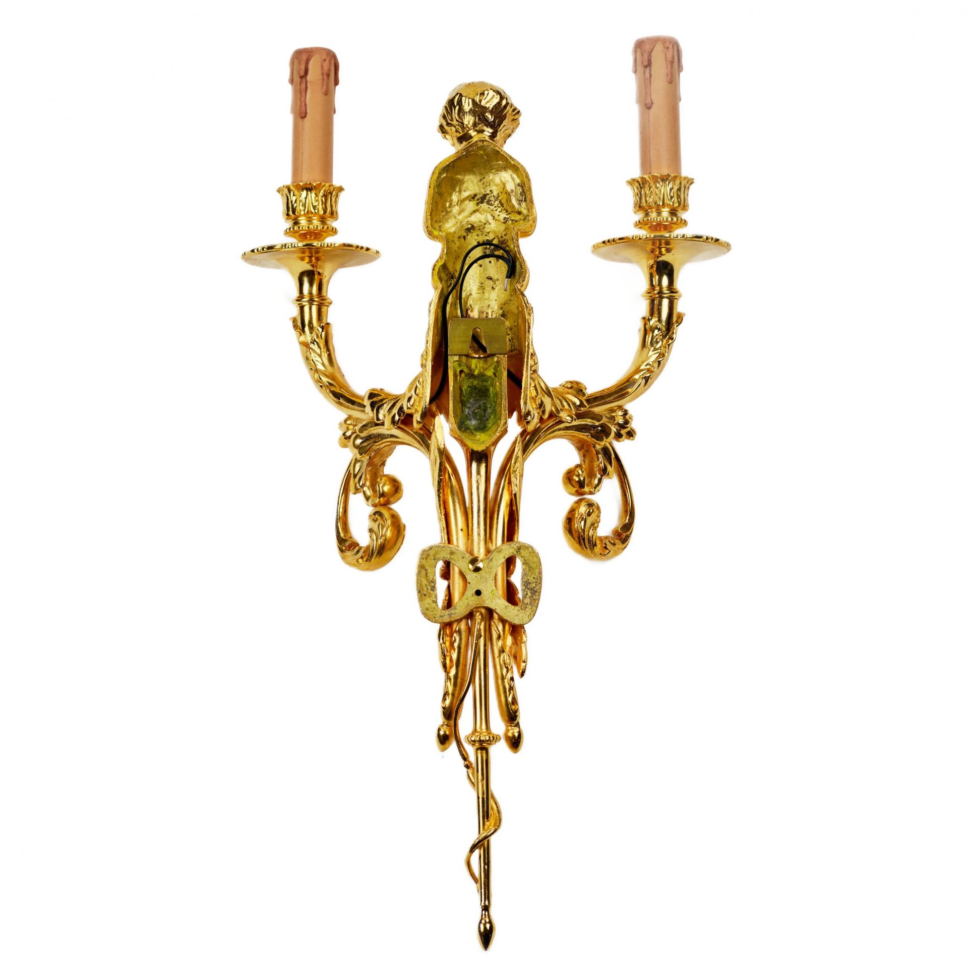 A pair of gilded sconces, with currency curls, surmounted by cherubs. - Bild 7 aus 7